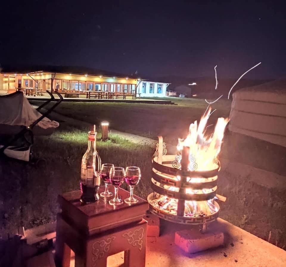 Kayak Camp, Tsonjinboldog