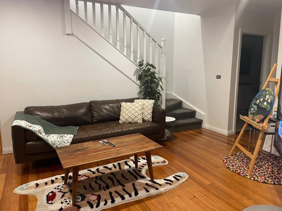 3BR Artistic Home, Netflix, Gym, Camberwell market. Taste The True Melbourne
