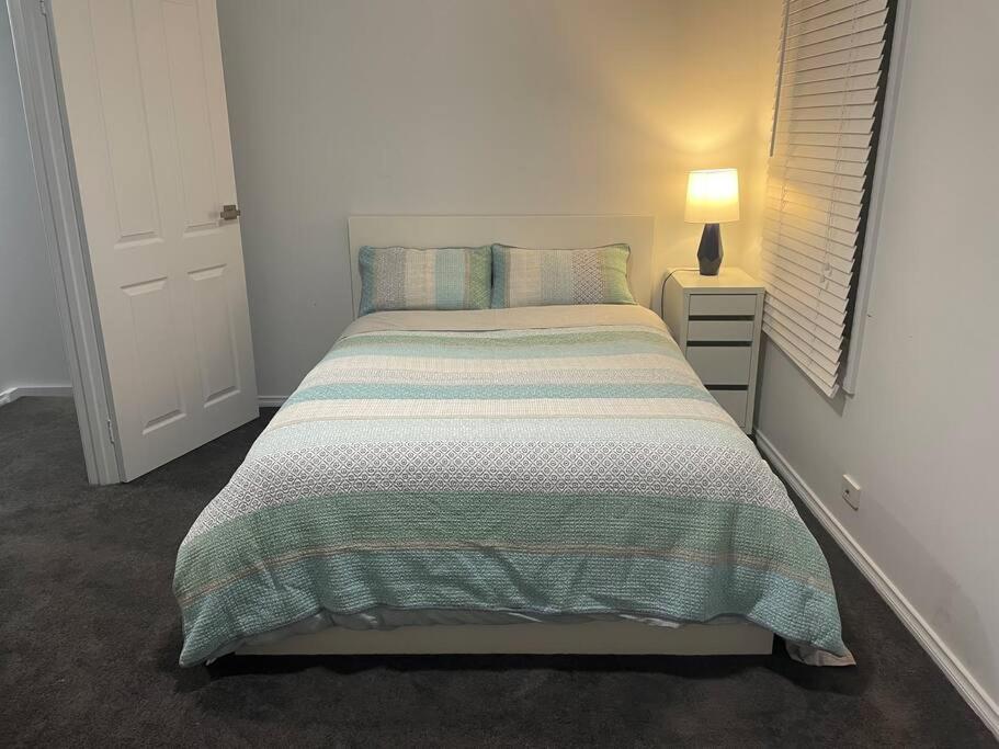 3BR Artistic Home, Netflix, Gym, Camberwell market. Taste The True Melbourne