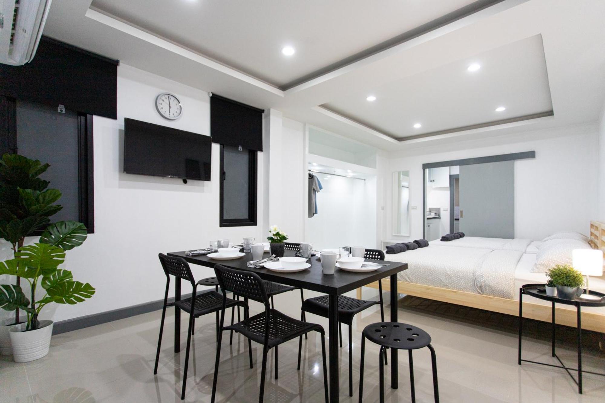 P3 Silom Large 2beds full kitchen WIFI 4-6pax