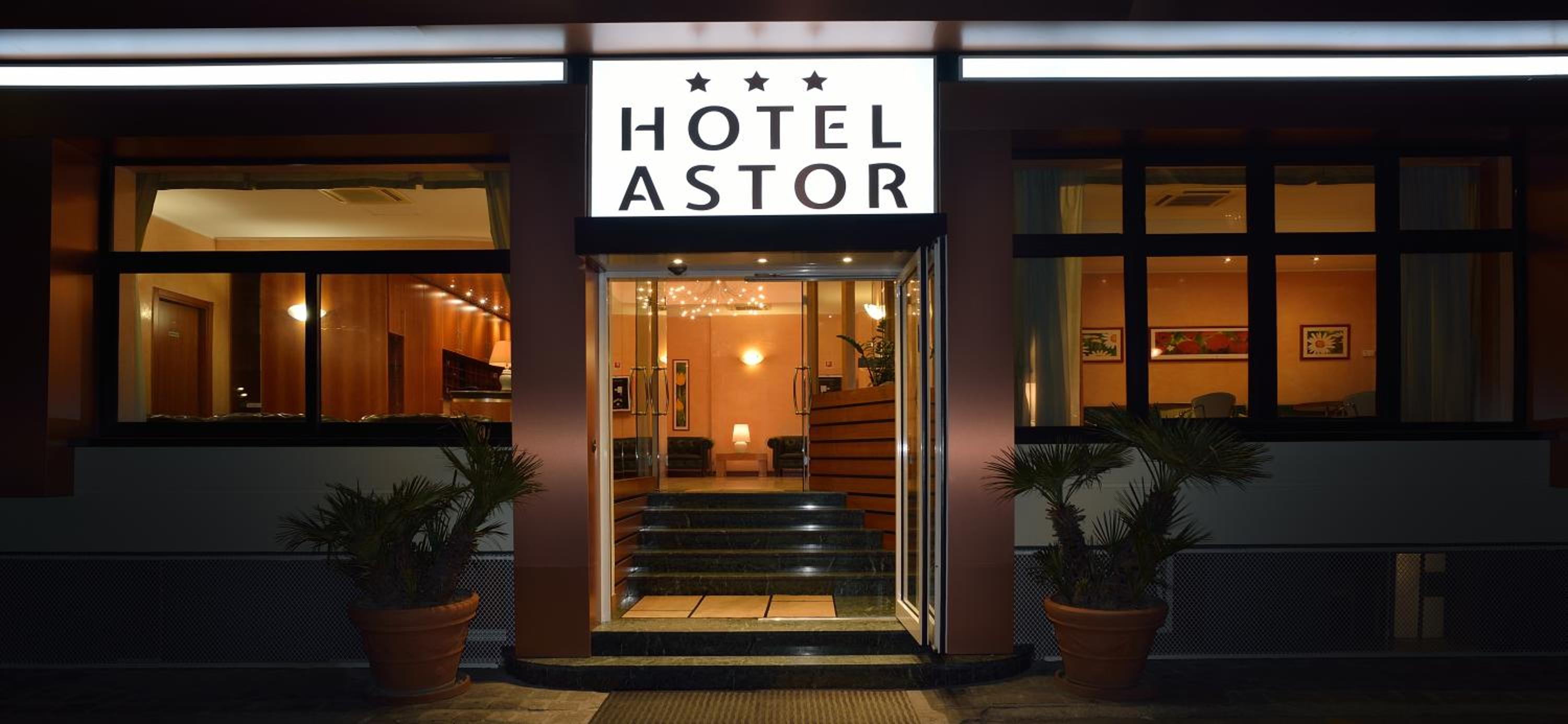 Hotel Astor Hotel - Image 1