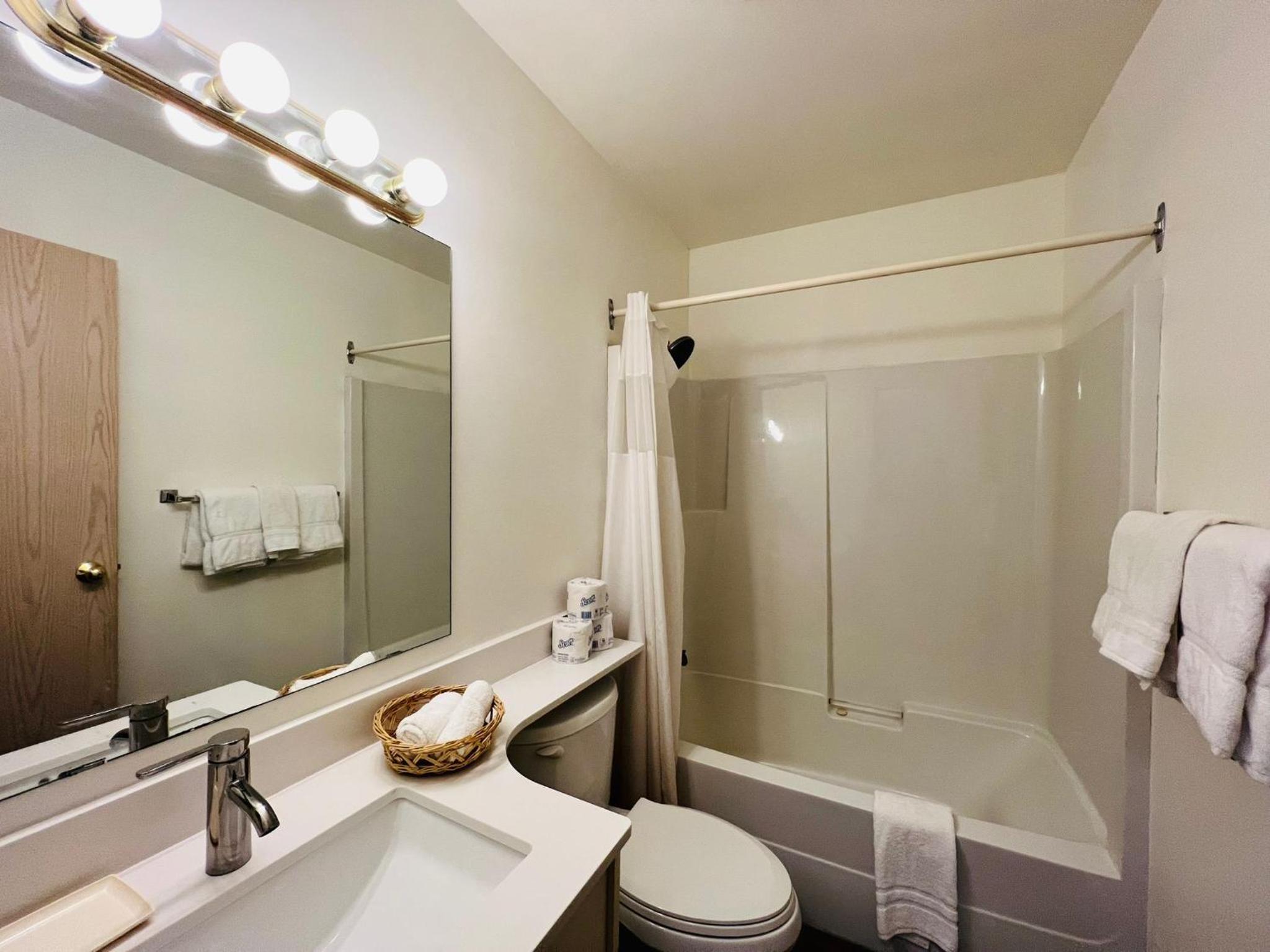 Hotel Civilia Lakeside by Civilia Golf Retreat