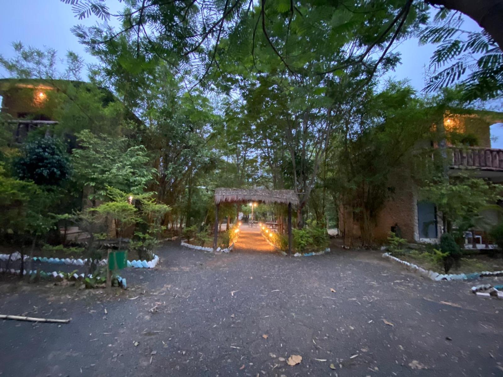 Sal Tree Resort by Vihasta, Kanha view 4