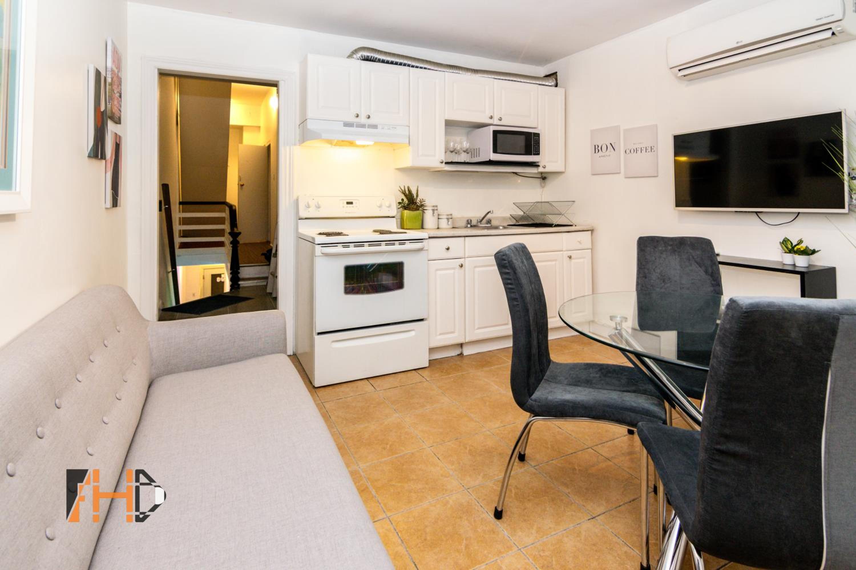 Toronto Vacations - Downtown Retreat, Spacious 3-Bedroom Urban Getaway - Property Image 6