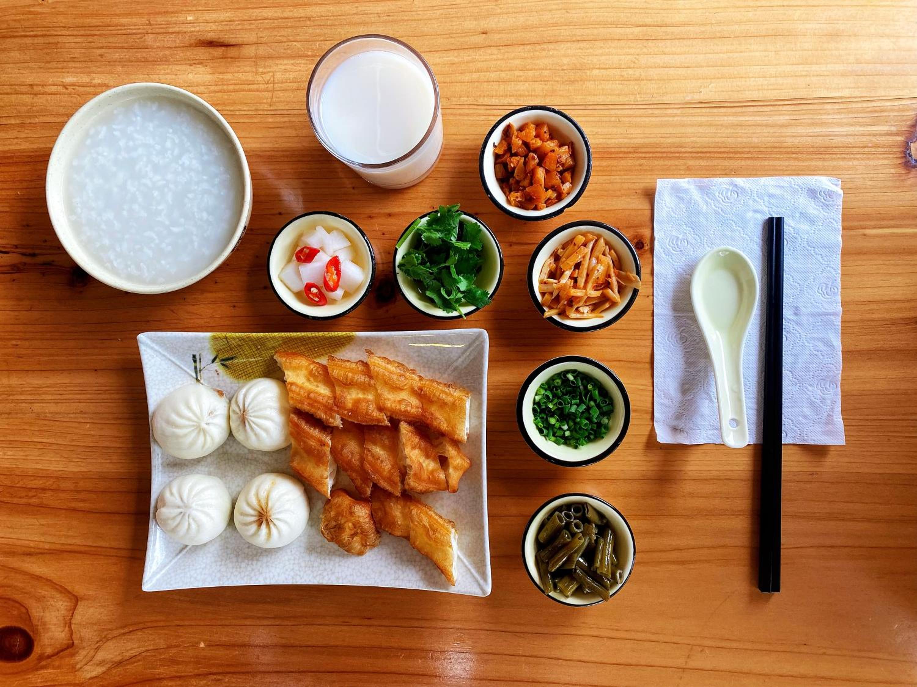 Yangshuo Eden's Social Guesthouse - Wake up to a hearty Western breakfast & fresh craft coffee & night beers & outdoor activities
