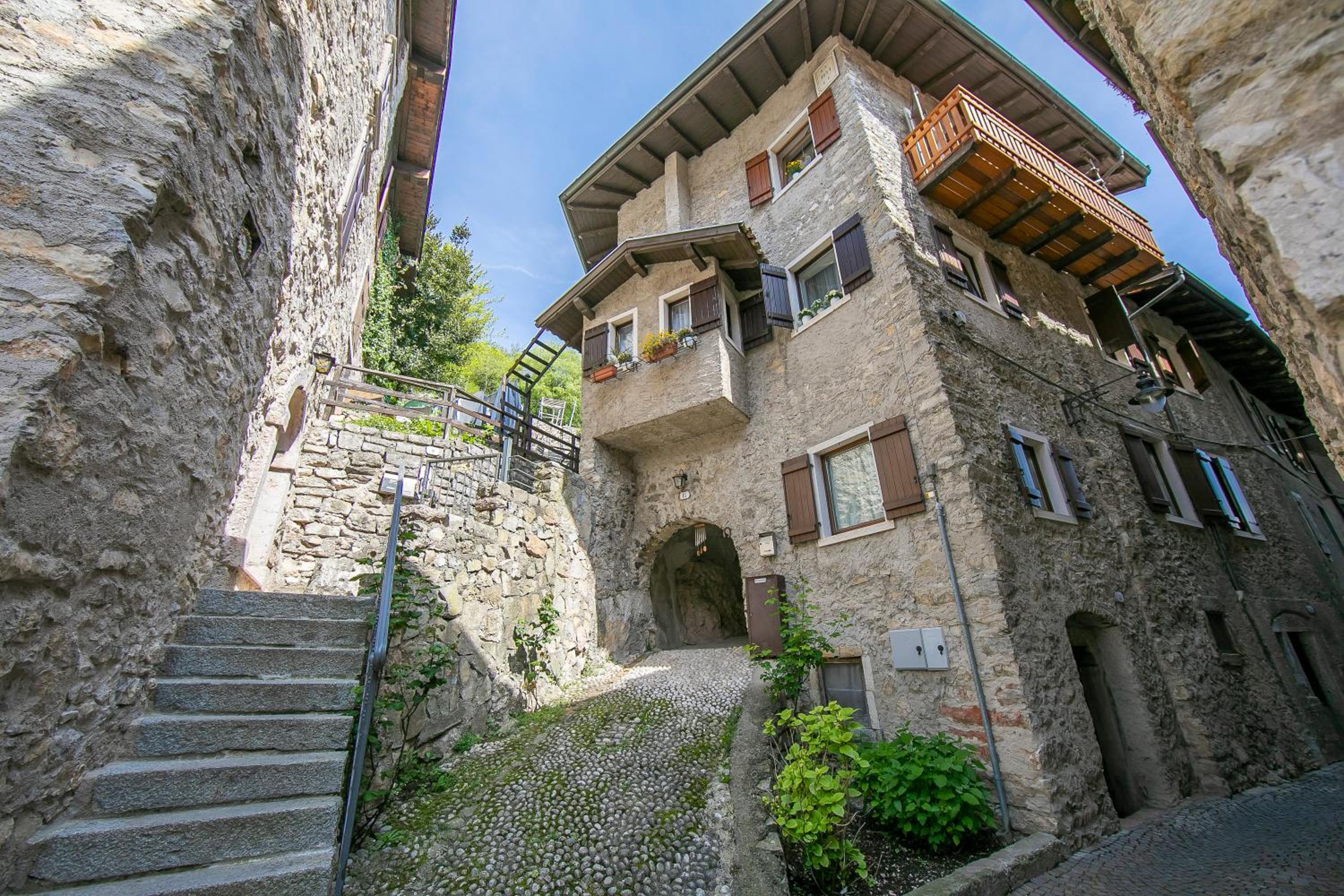 Il Nido dell'Artista Apartment with Pool - Happy Rentals en Tenno