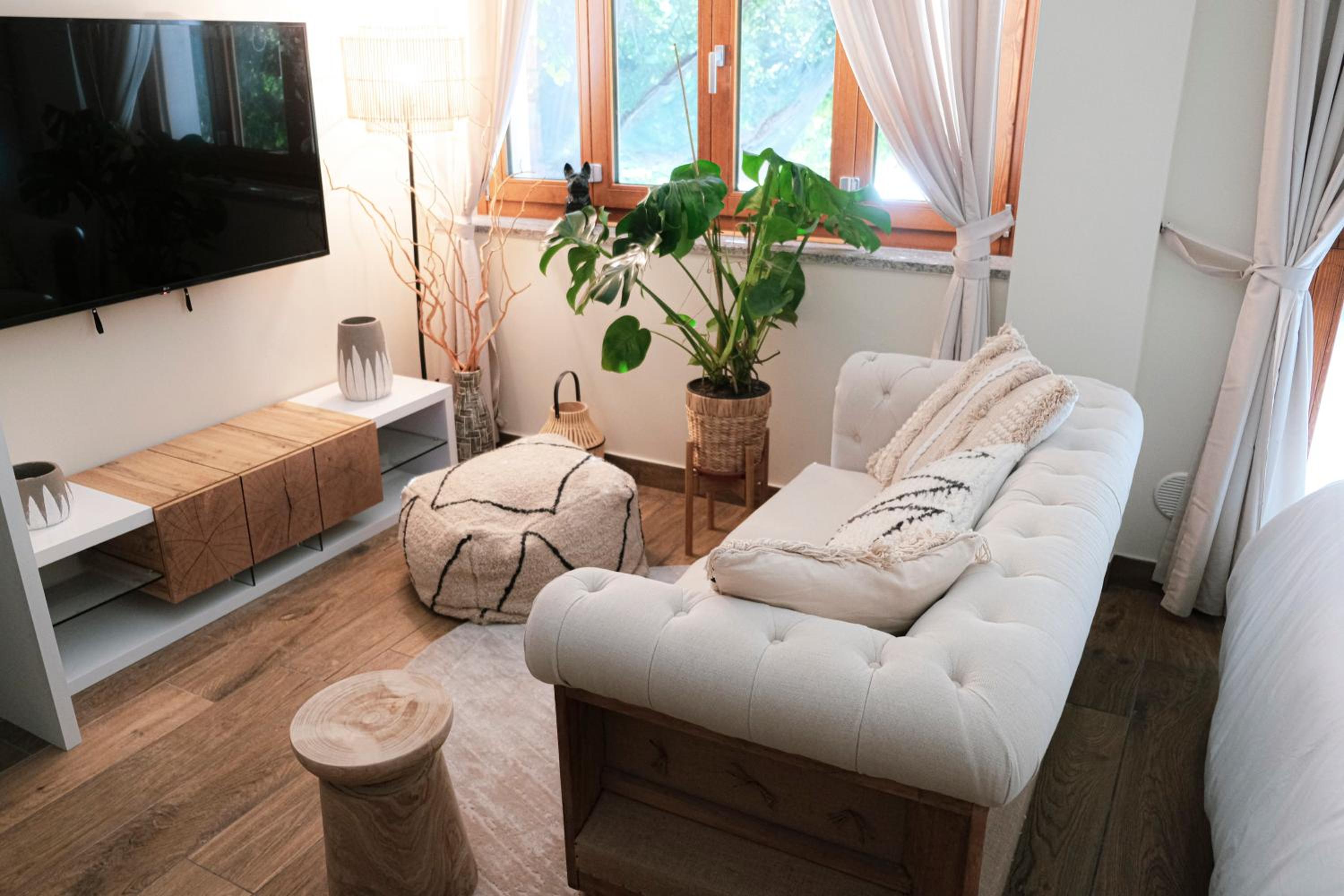 Suite Yenne - main view