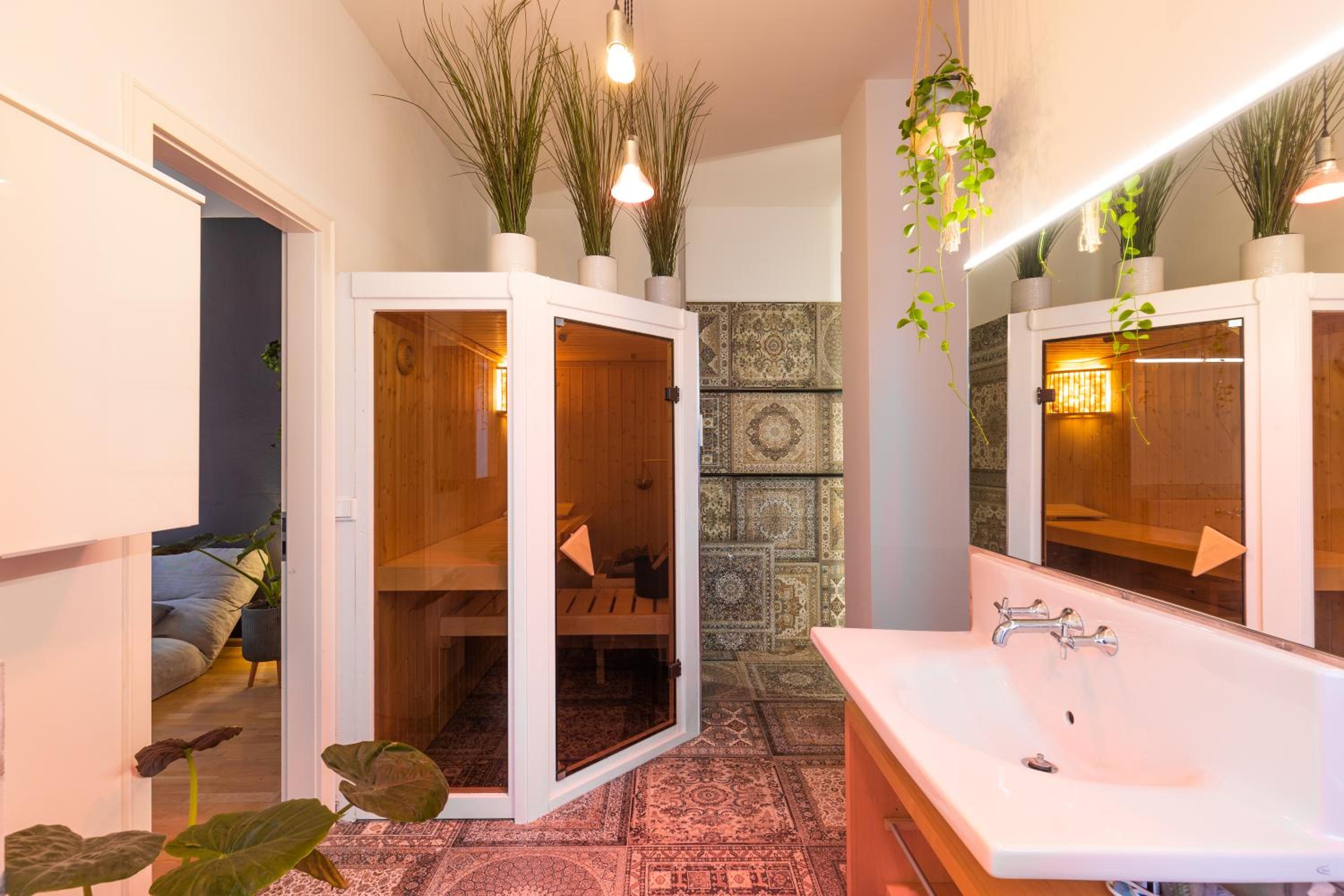 Luxury Townhouse with private sauna - a central oasis