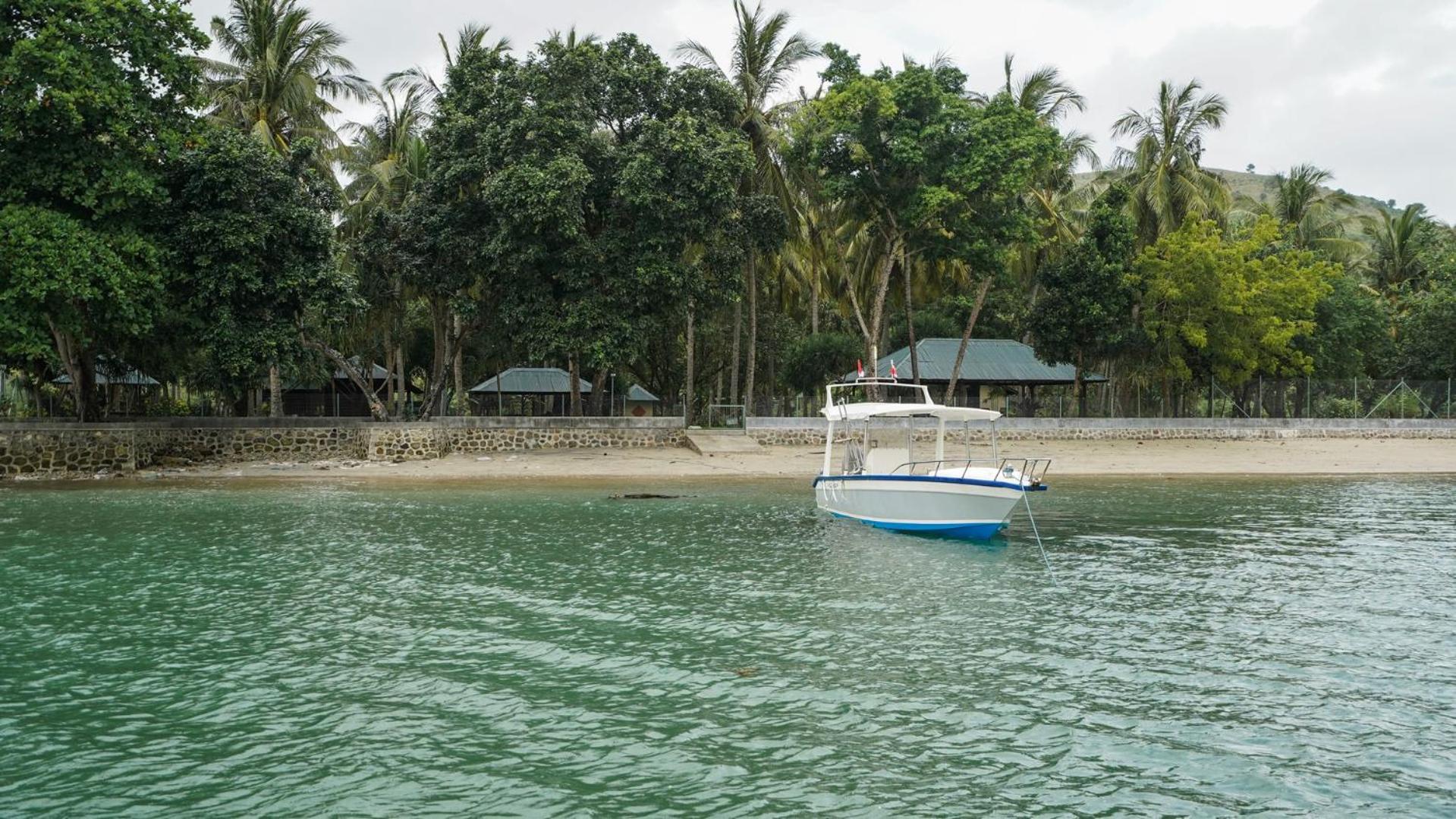 Belongas Bay Lodge Sekotong view 2