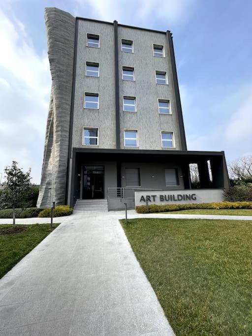 Art Building palestra inclusa e parcheggio