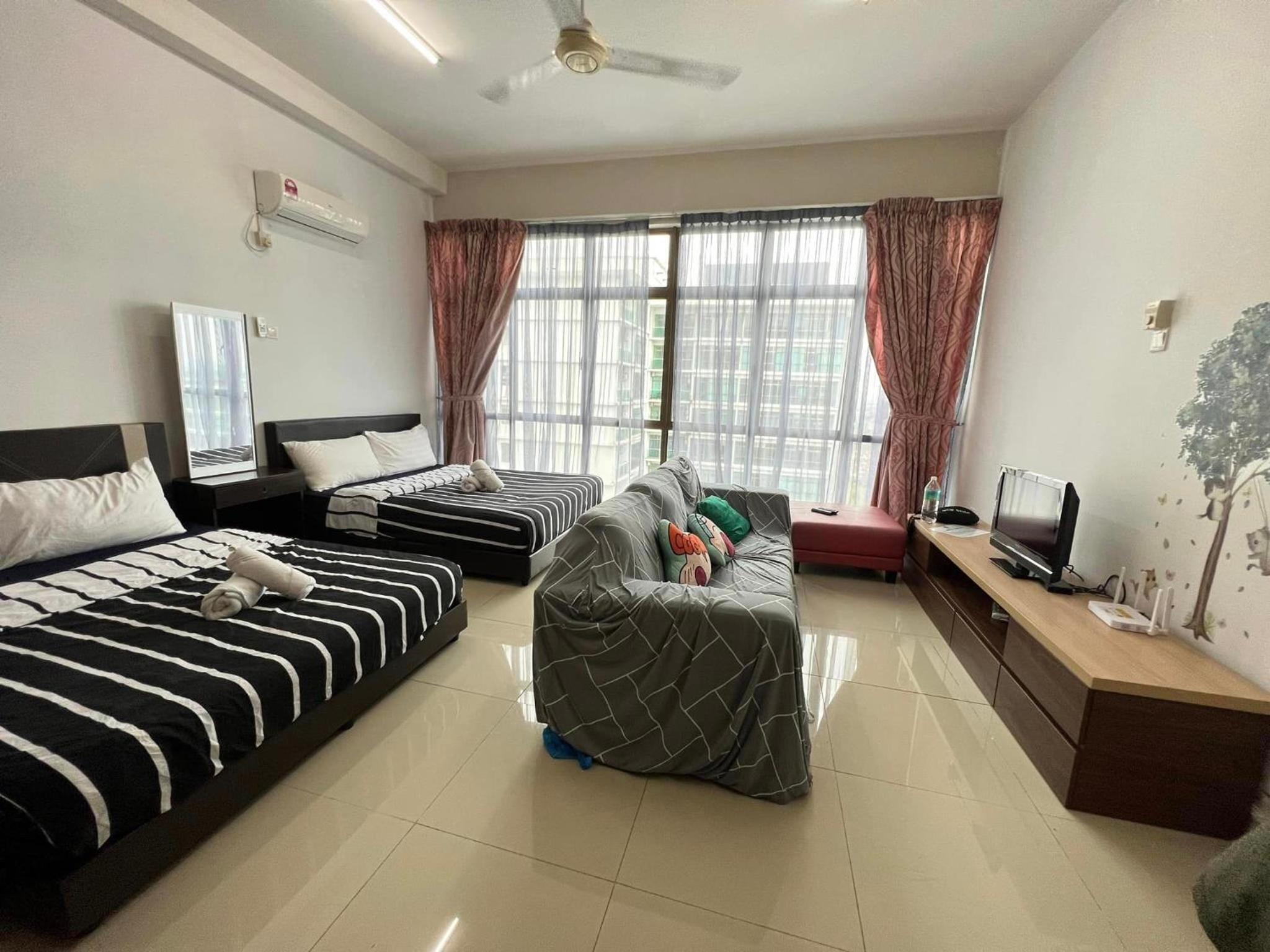 PALAZIO CONDO (MOUNT AUSTIN)