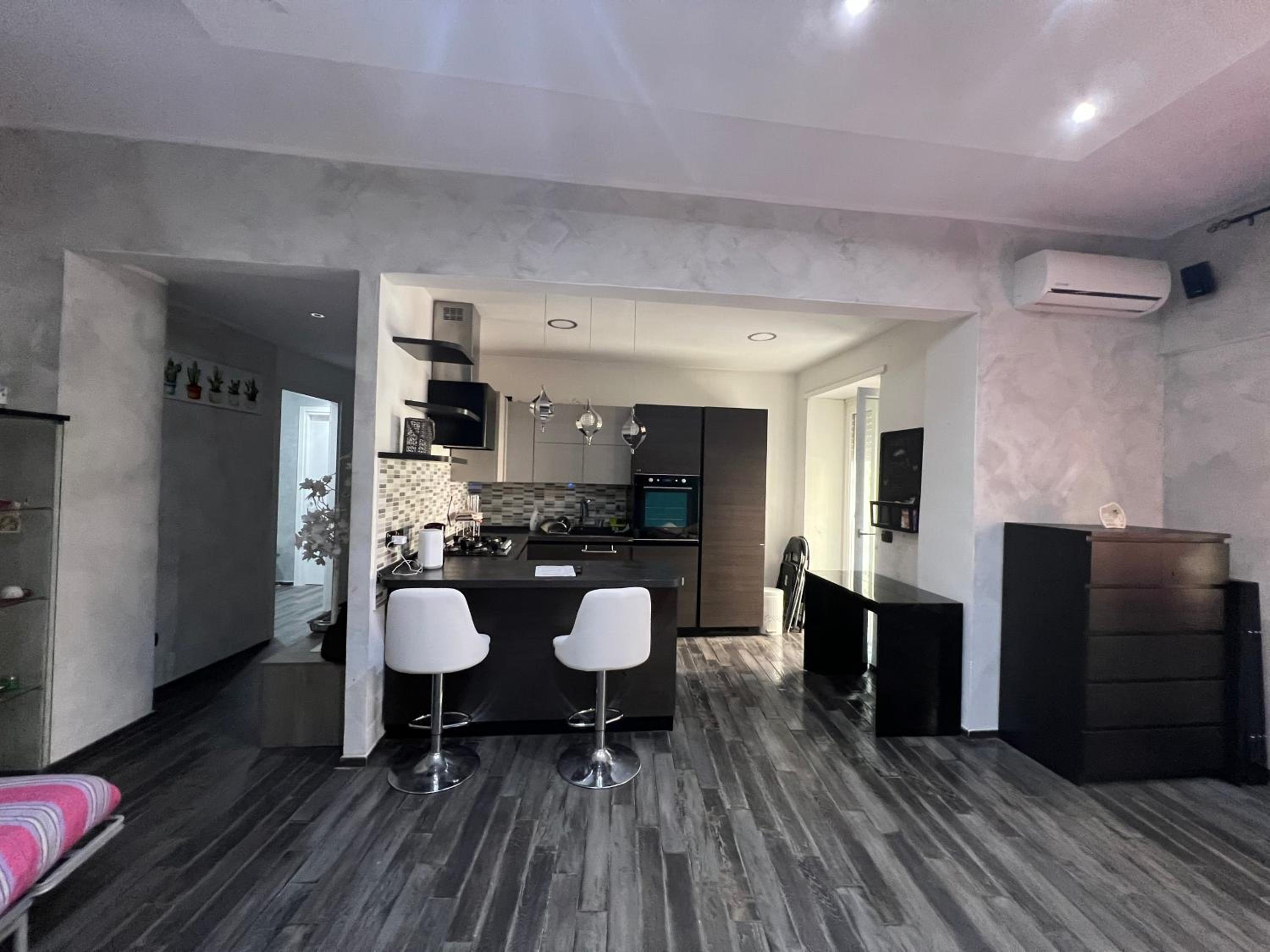 Nathan House,Teano en Rome — kitchen