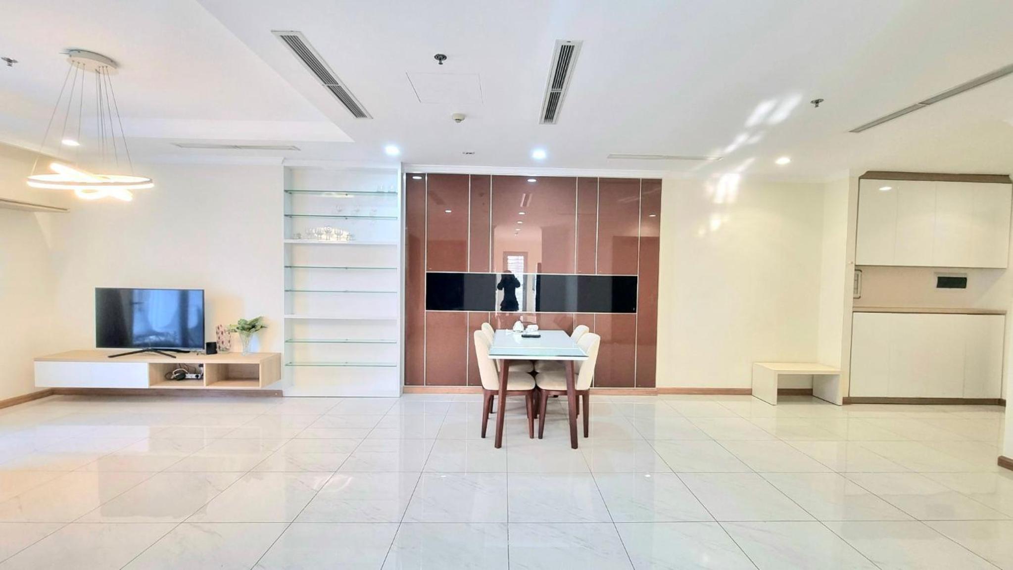 123 Apartment in Vinhomes Central Park - Landmark 81 area