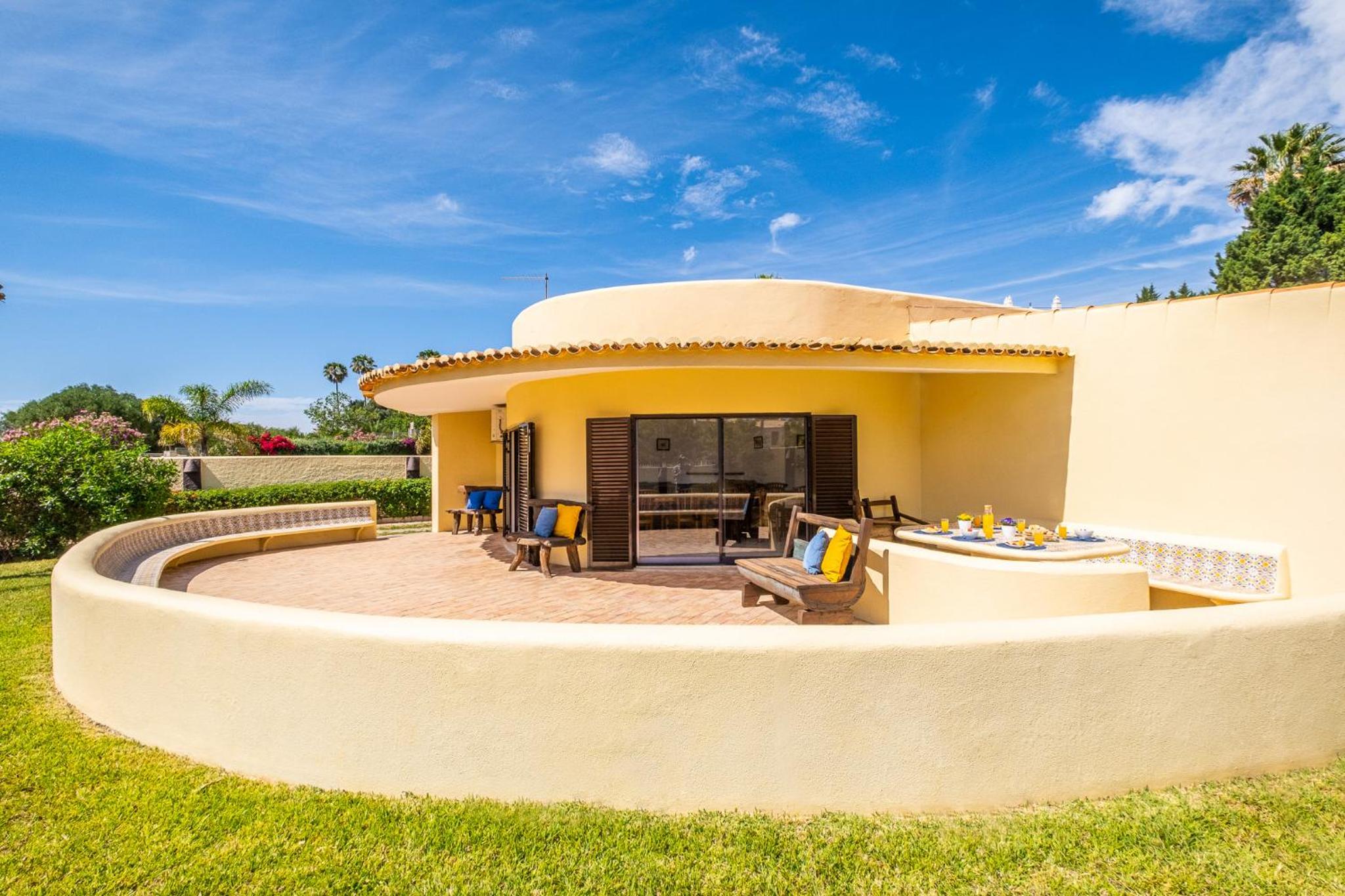 Villa Crisandra - com piscina aquecível, em Albufeira