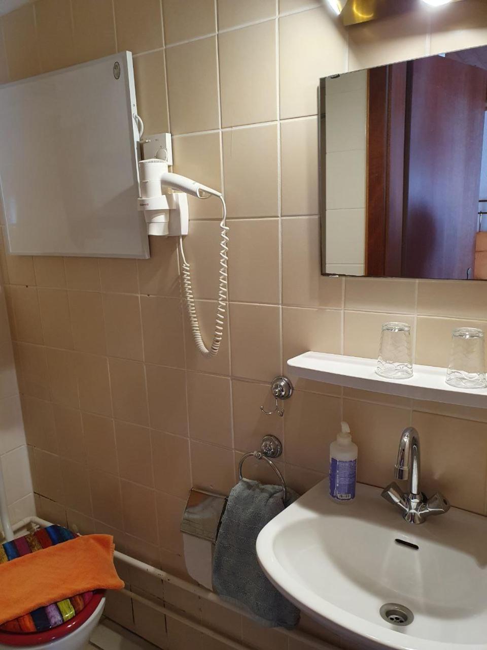 Doppelzimmer / Landhaus Ederlust Heilungsräume e.V.