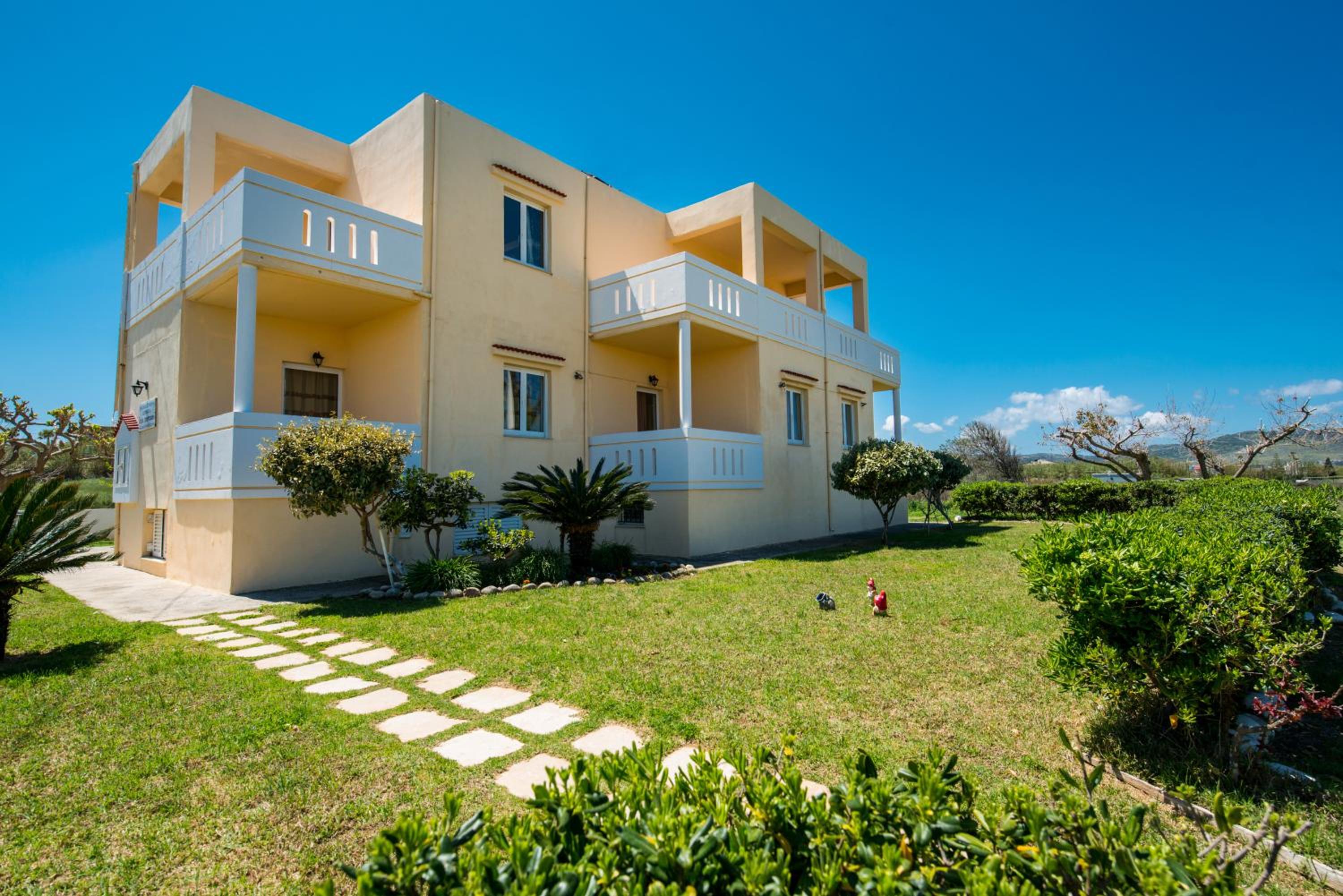 MARIHELEN APARTEMENTS