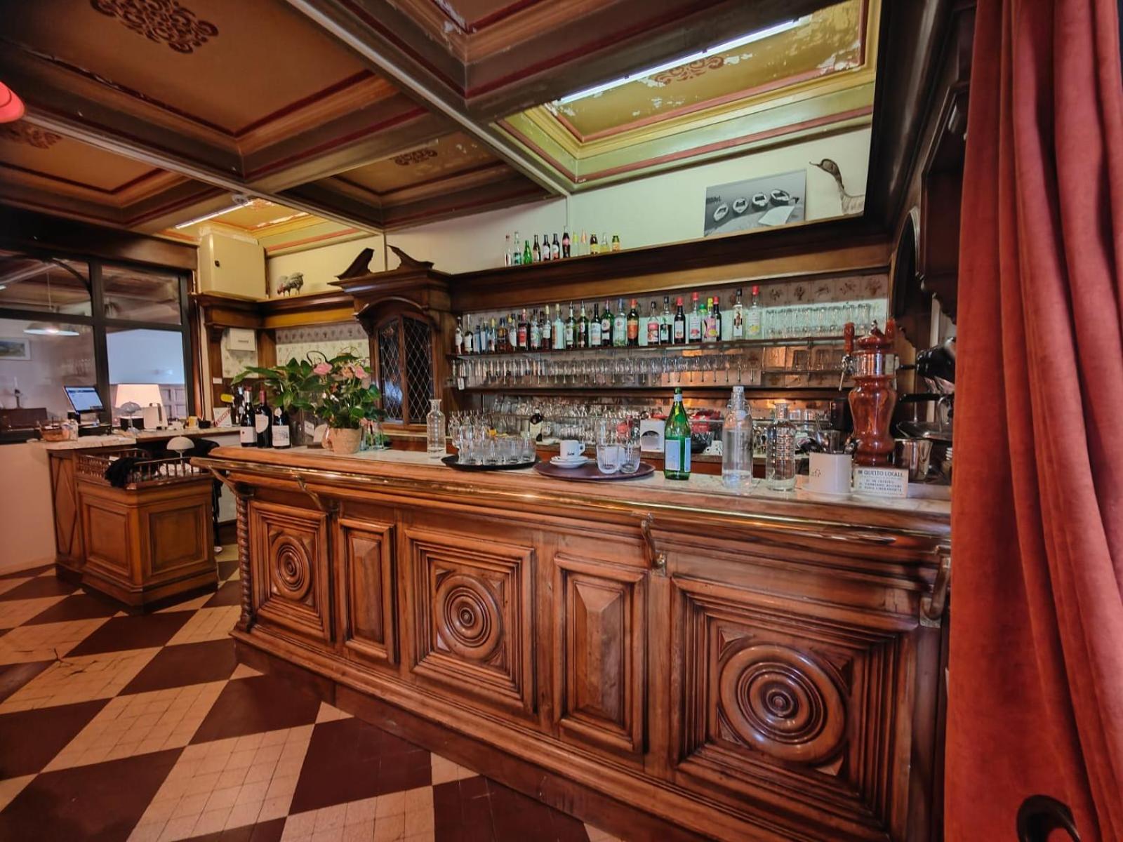bar