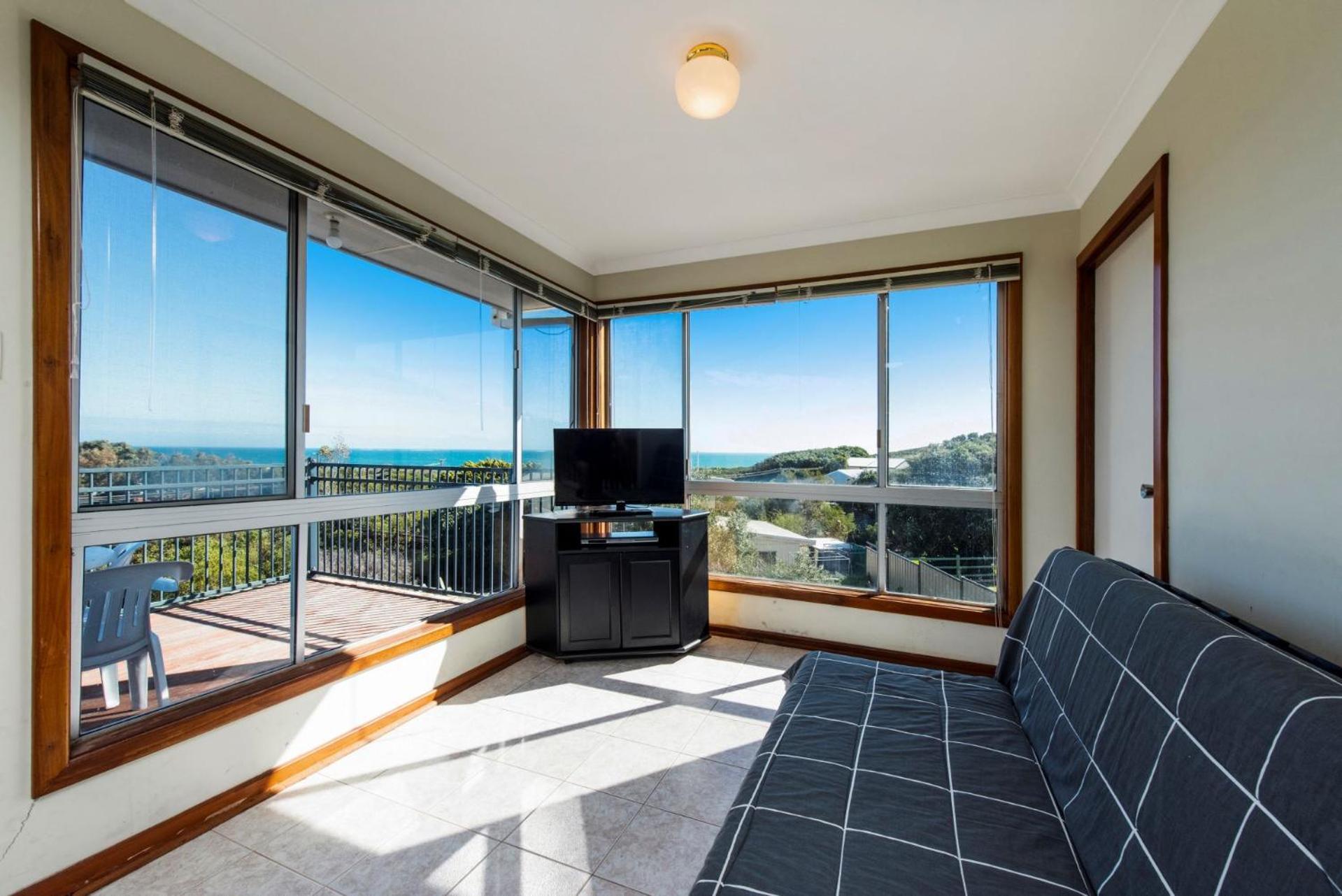 Ninettas Views - Great coastal location