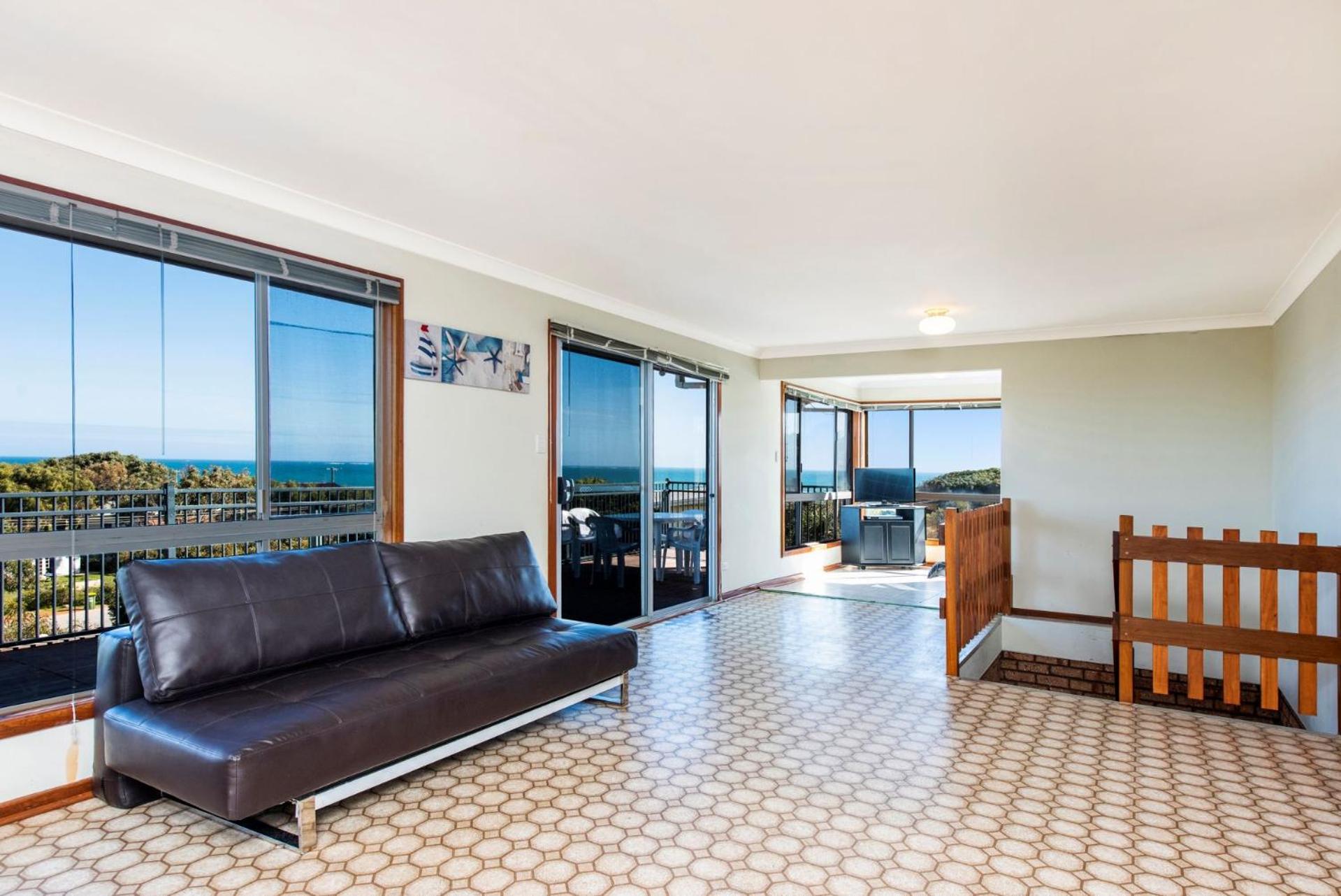 Ninettas Views - Great coastal location