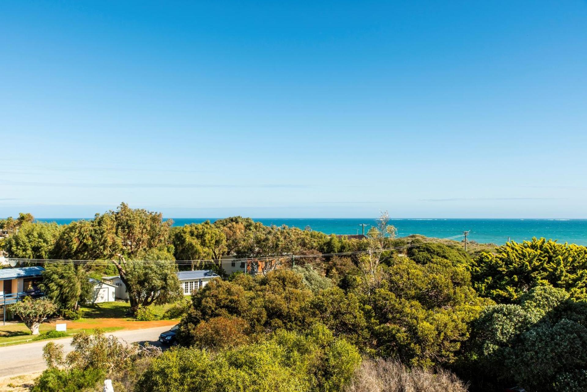 Ninettas Views - Great coastal location