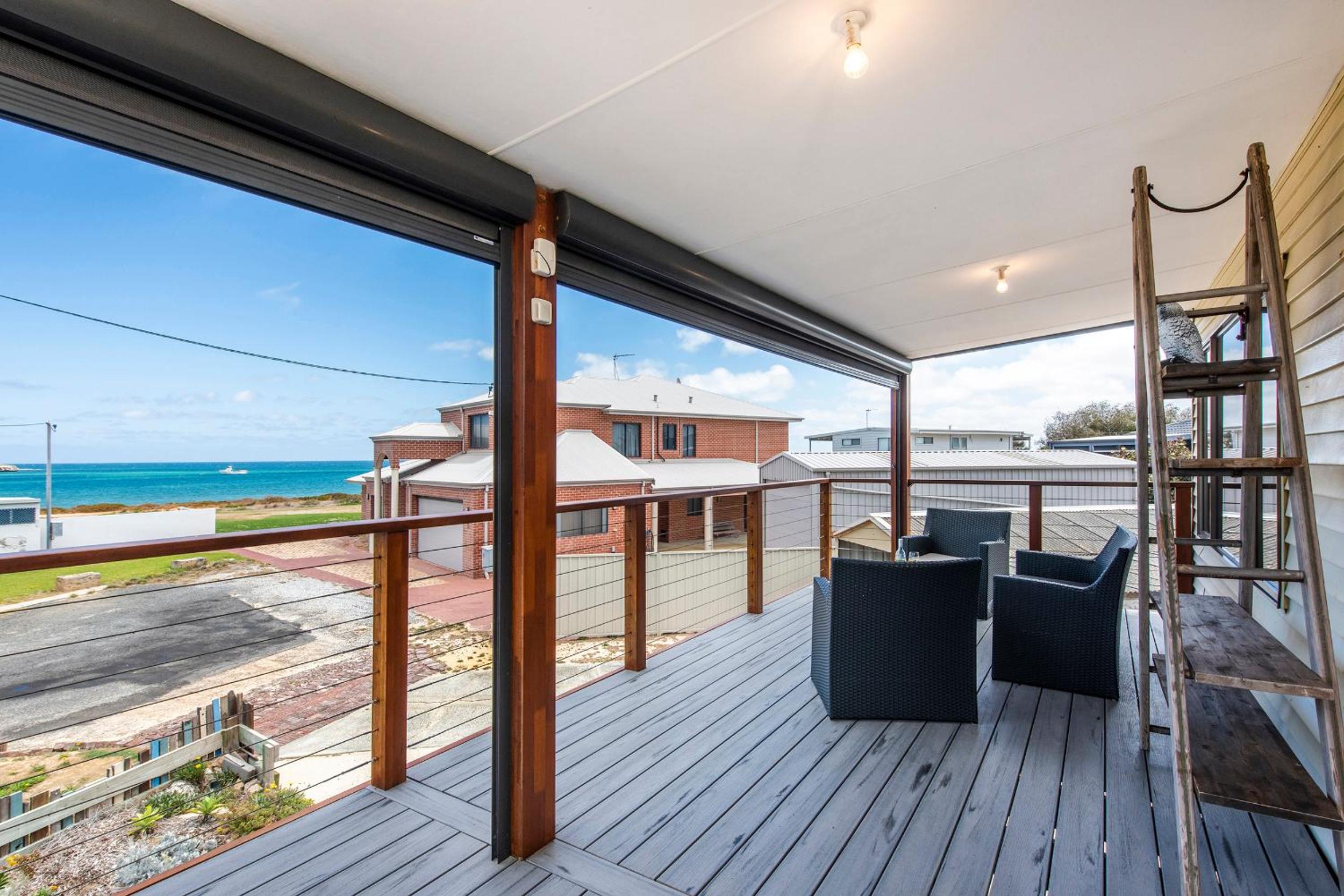 Lano Beach House