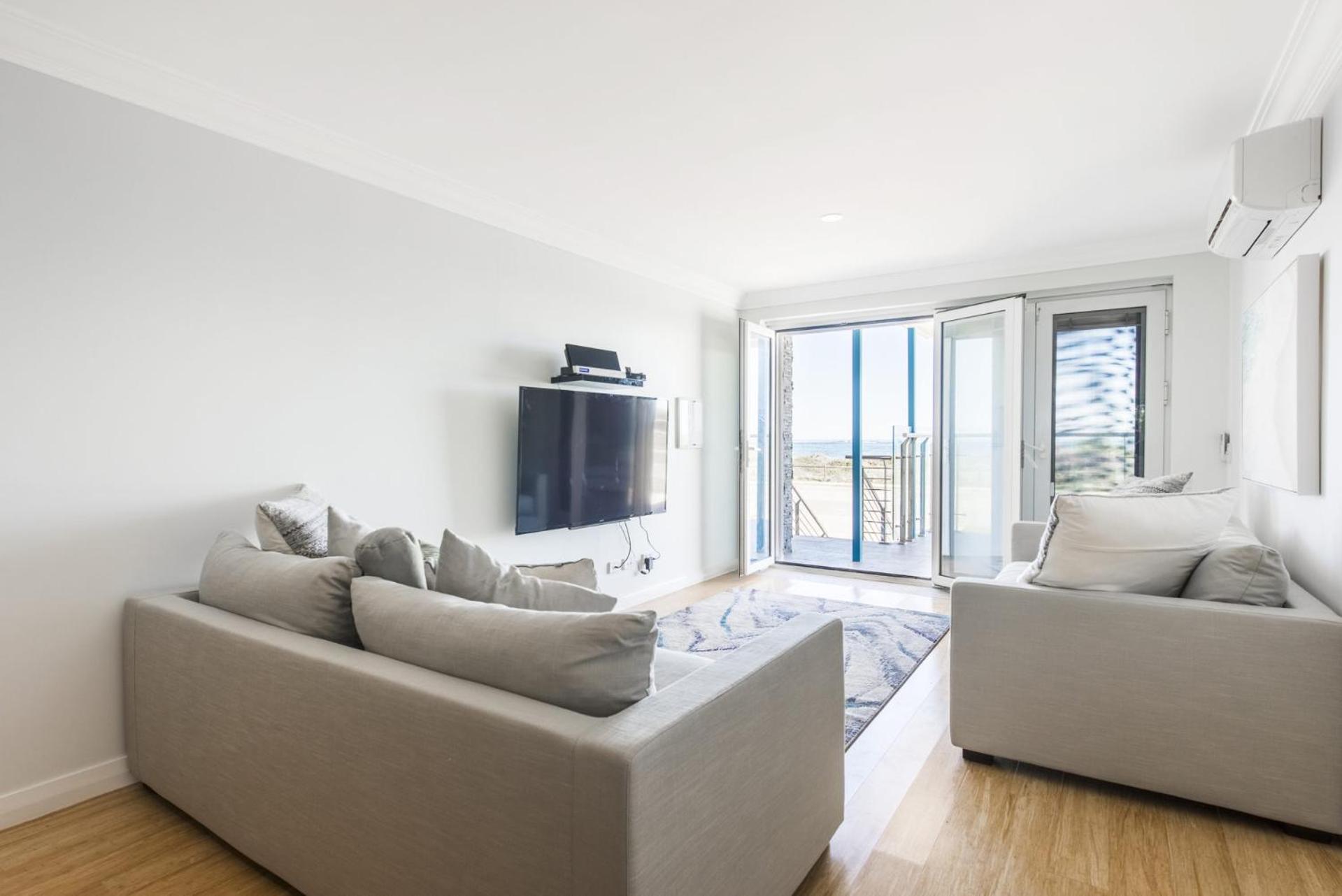 Oceans Waves - Luxury Apartment with ocean views