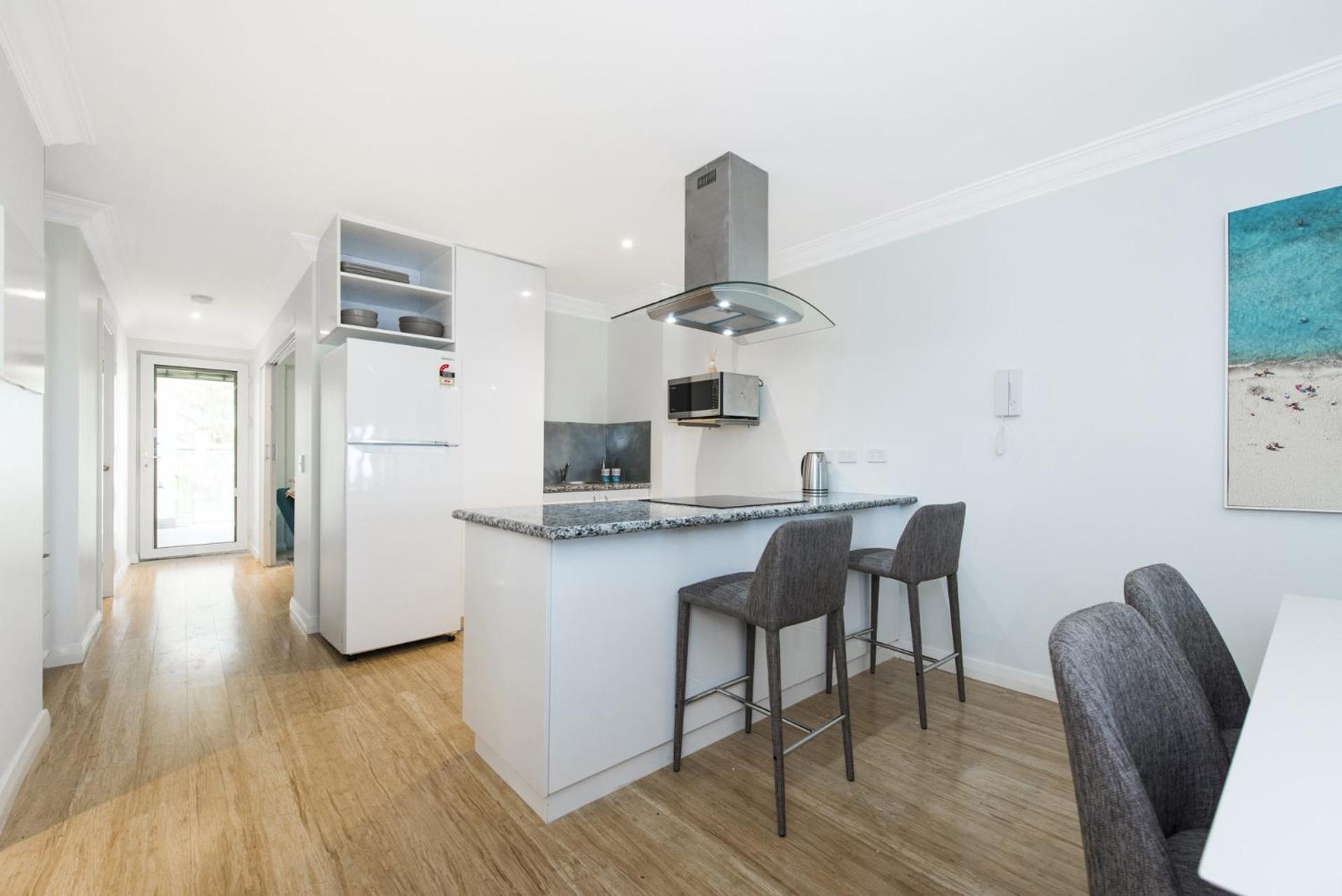Oceans Waves - Luxury Apartment with ocean views