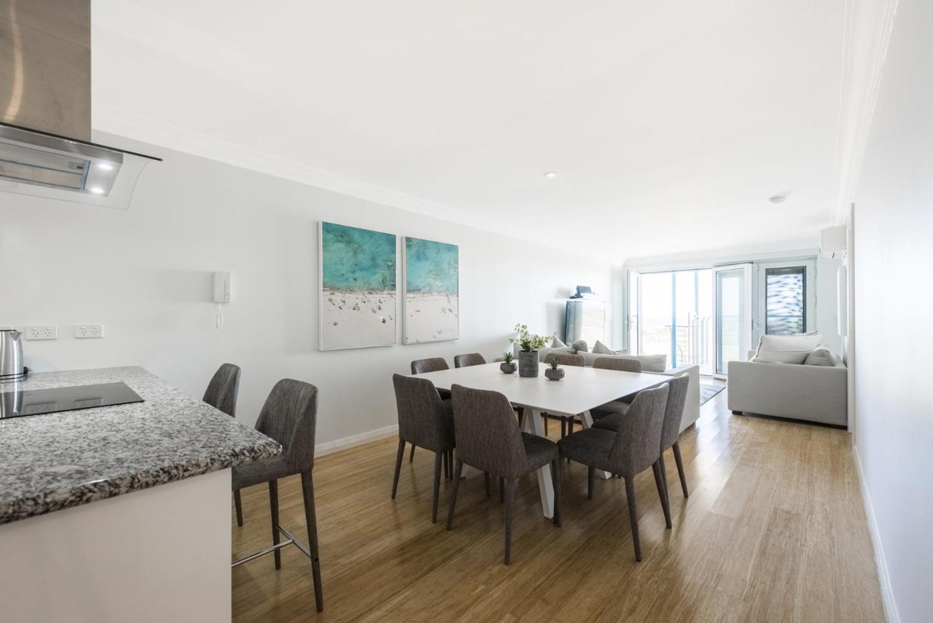 Oceans Waves - Luxury Apartment with ocean views