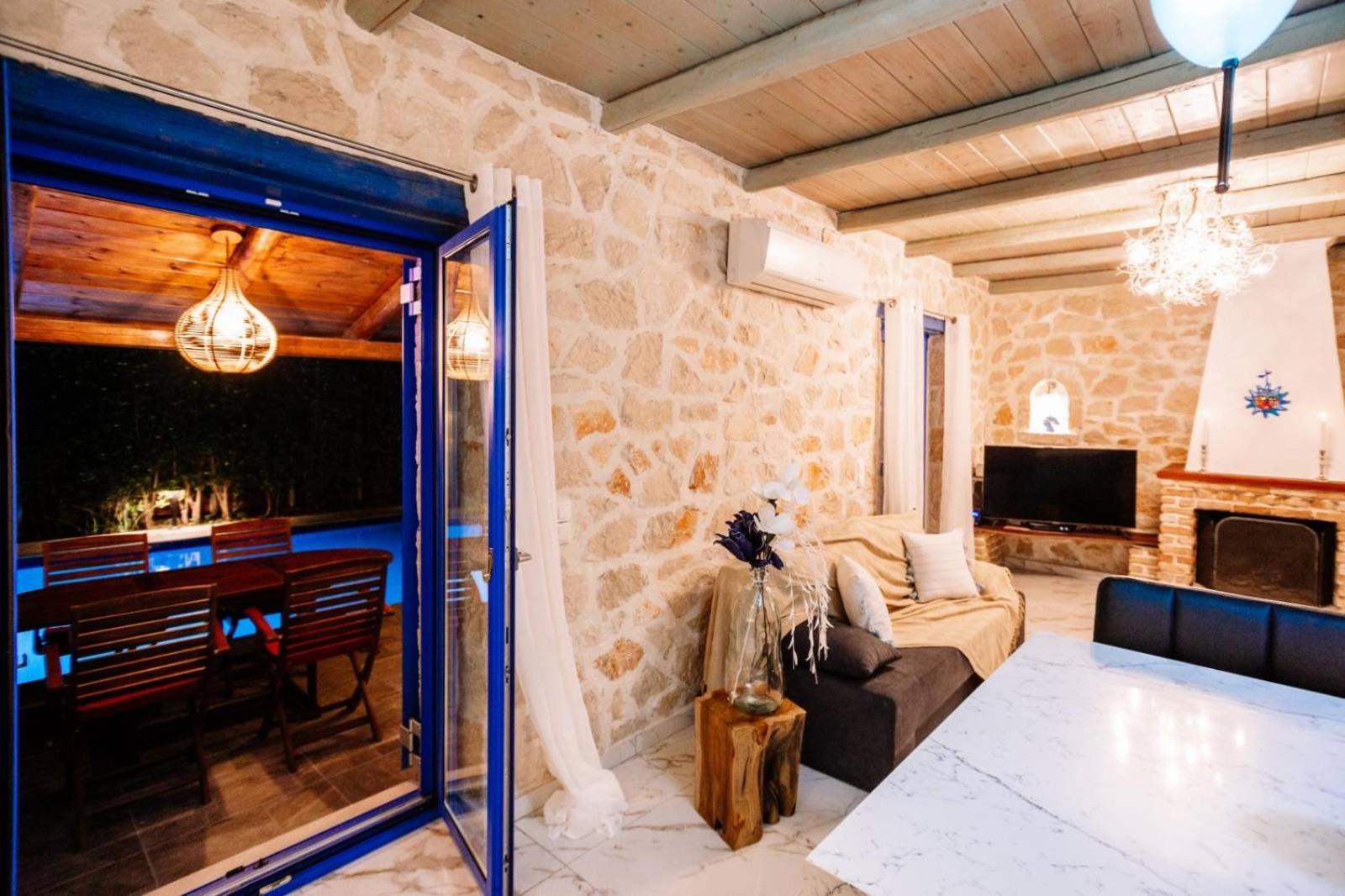 Villa Rosemarie - Luxurious Villa with Pool Just Steps Away from the Sea By Villa Mana Gers