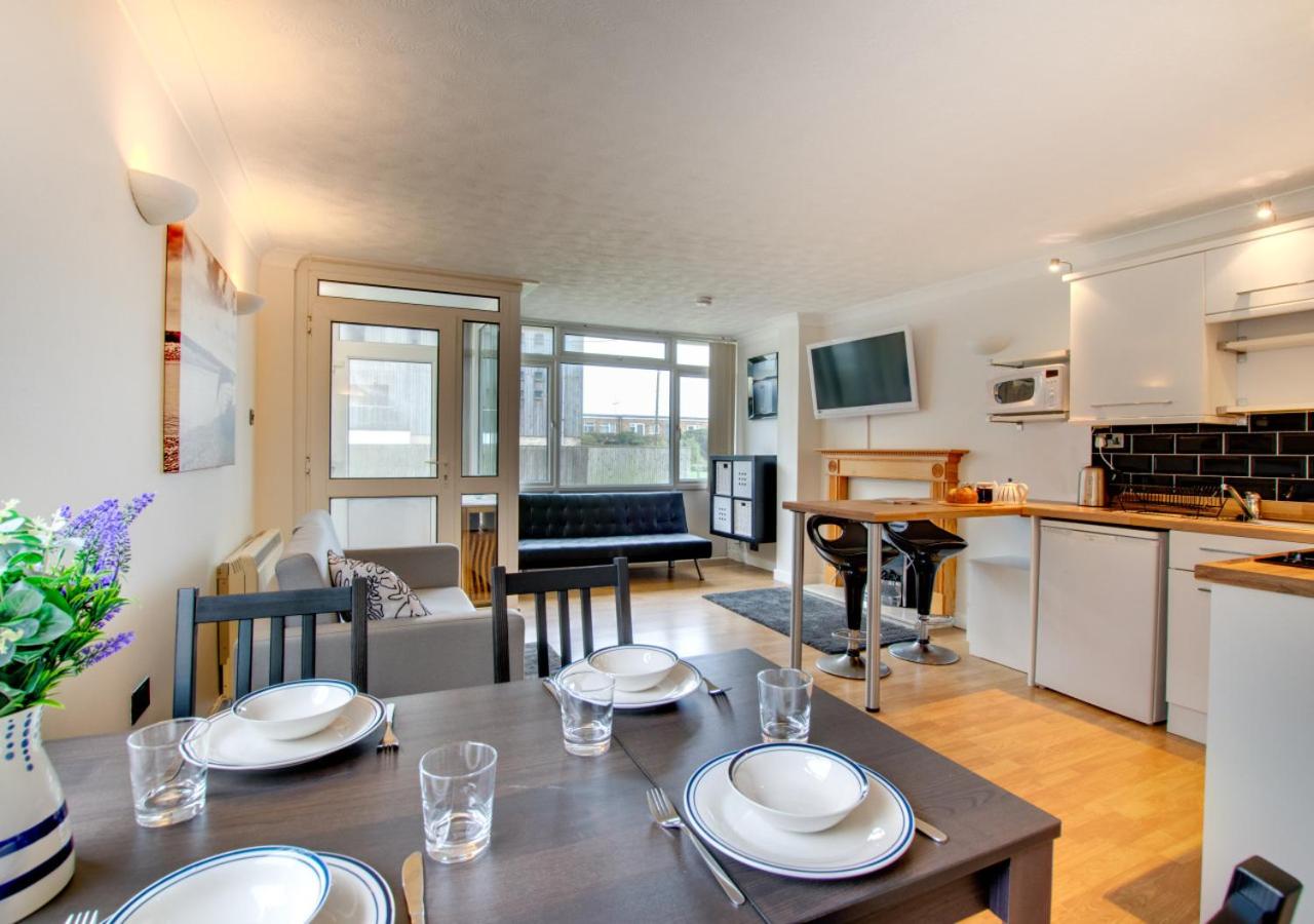 1 Bed in West Bay oc-wy537