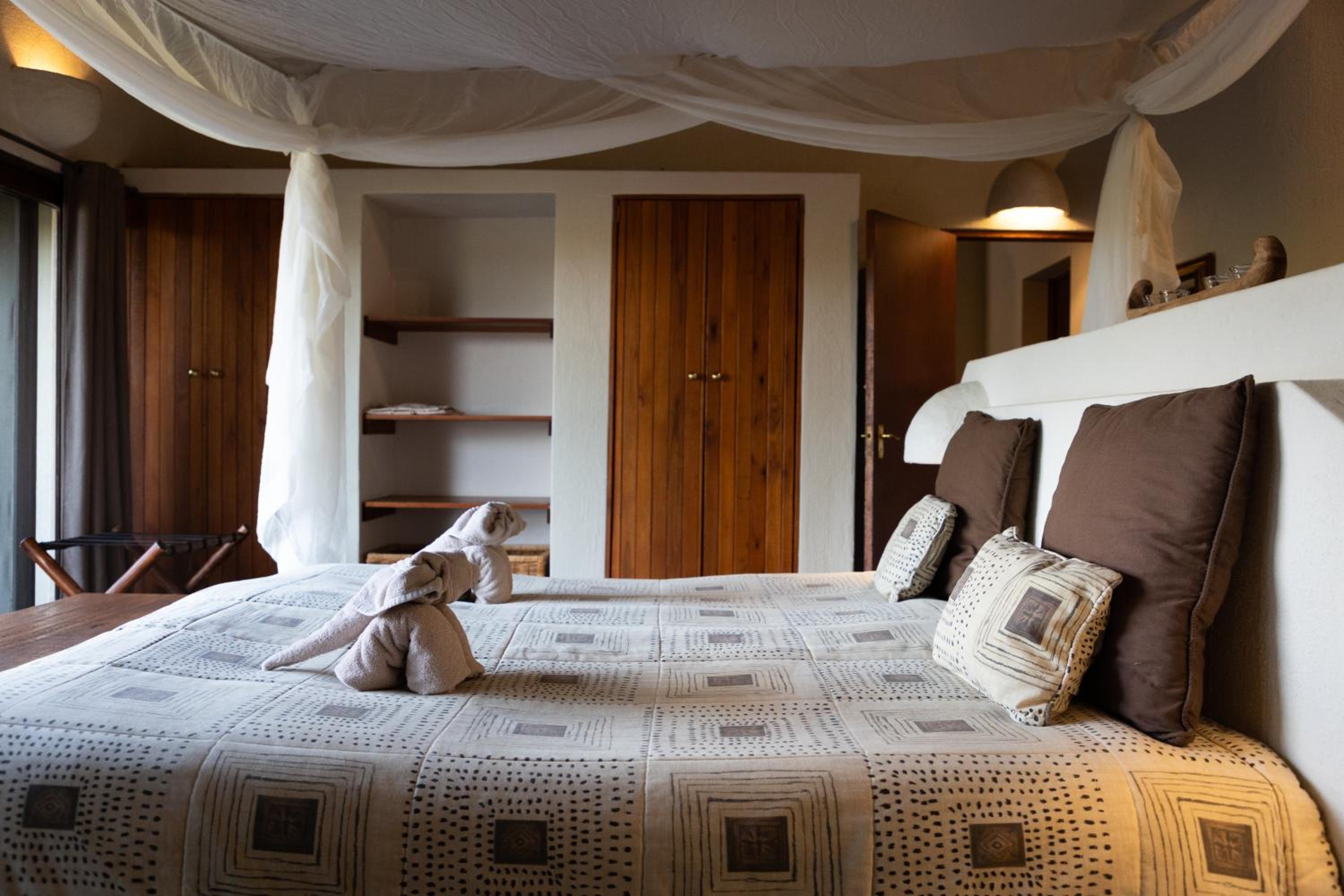 Nyati Safari Lodge