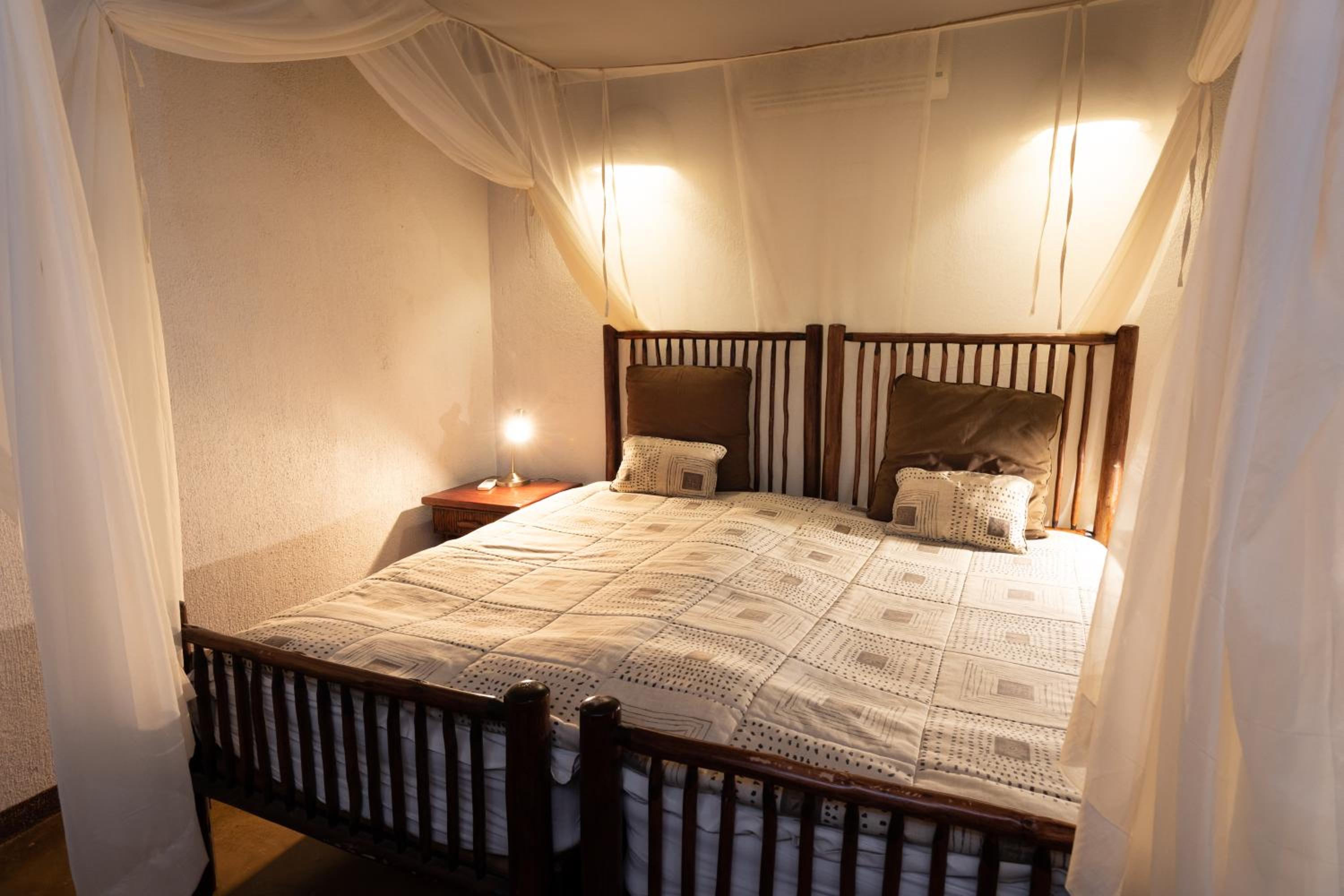 Nyati Safari Lodge