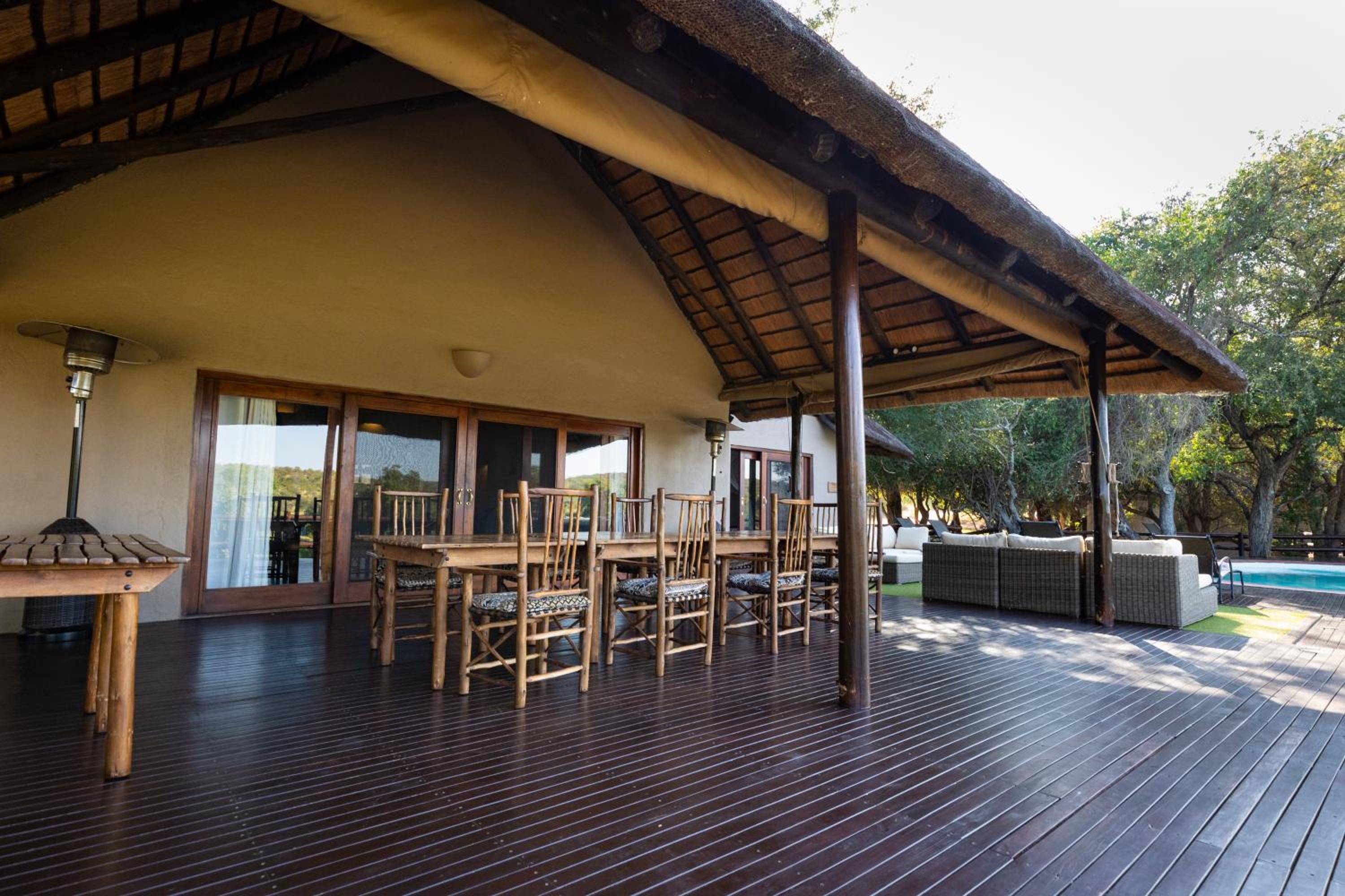 Nyati Safari Lodge