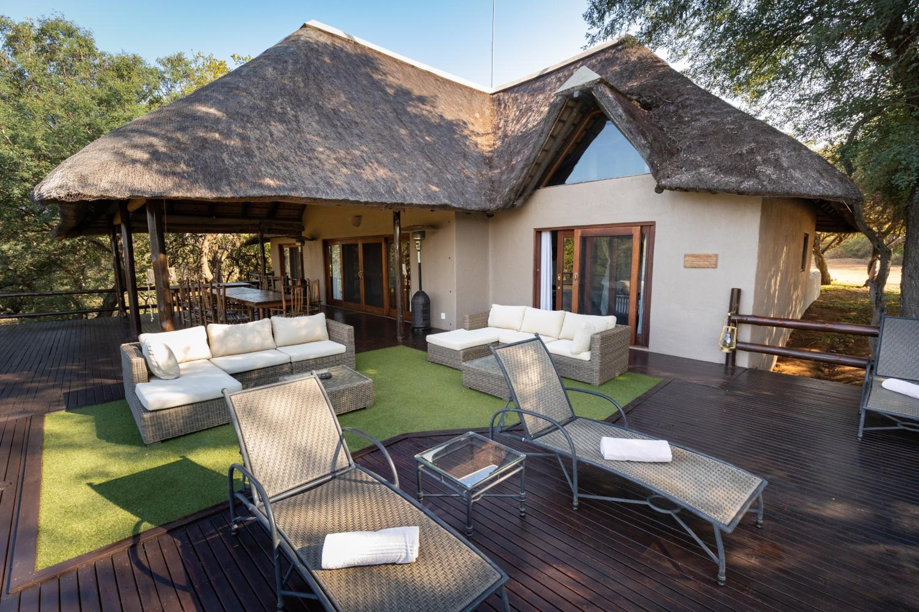 Nyati Safari Lodge