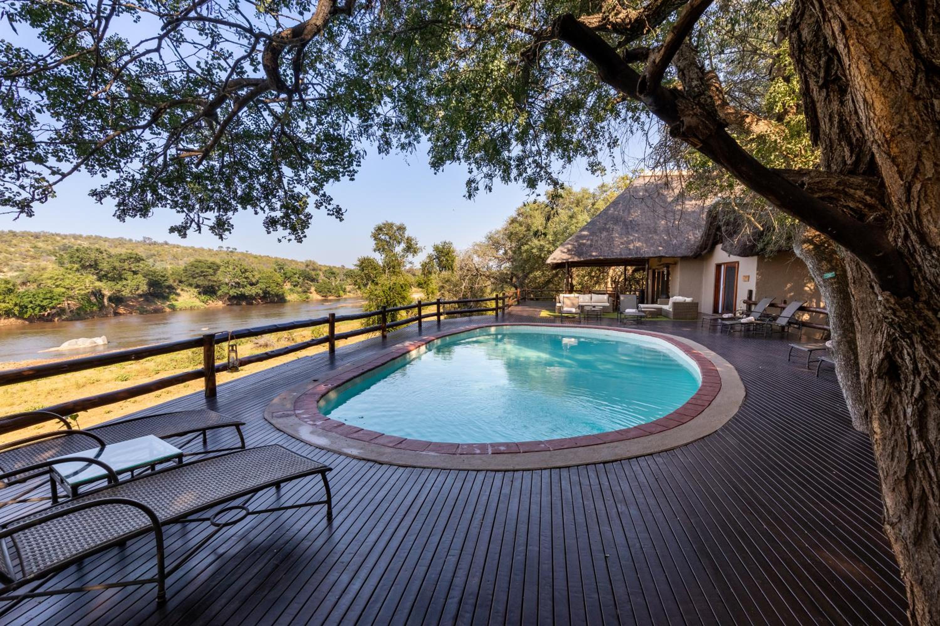 Nyati Safari Lodge
