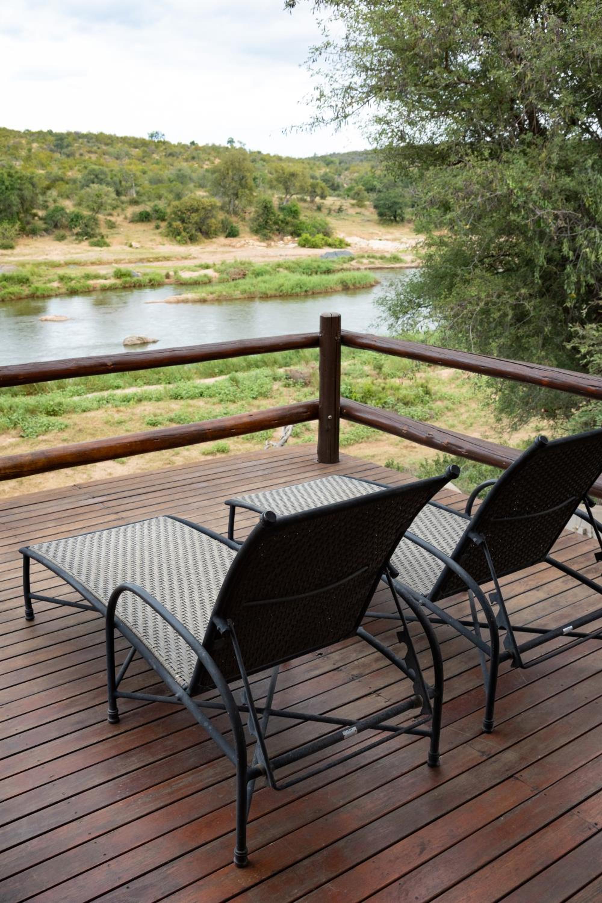 Nyati Safari Lodge