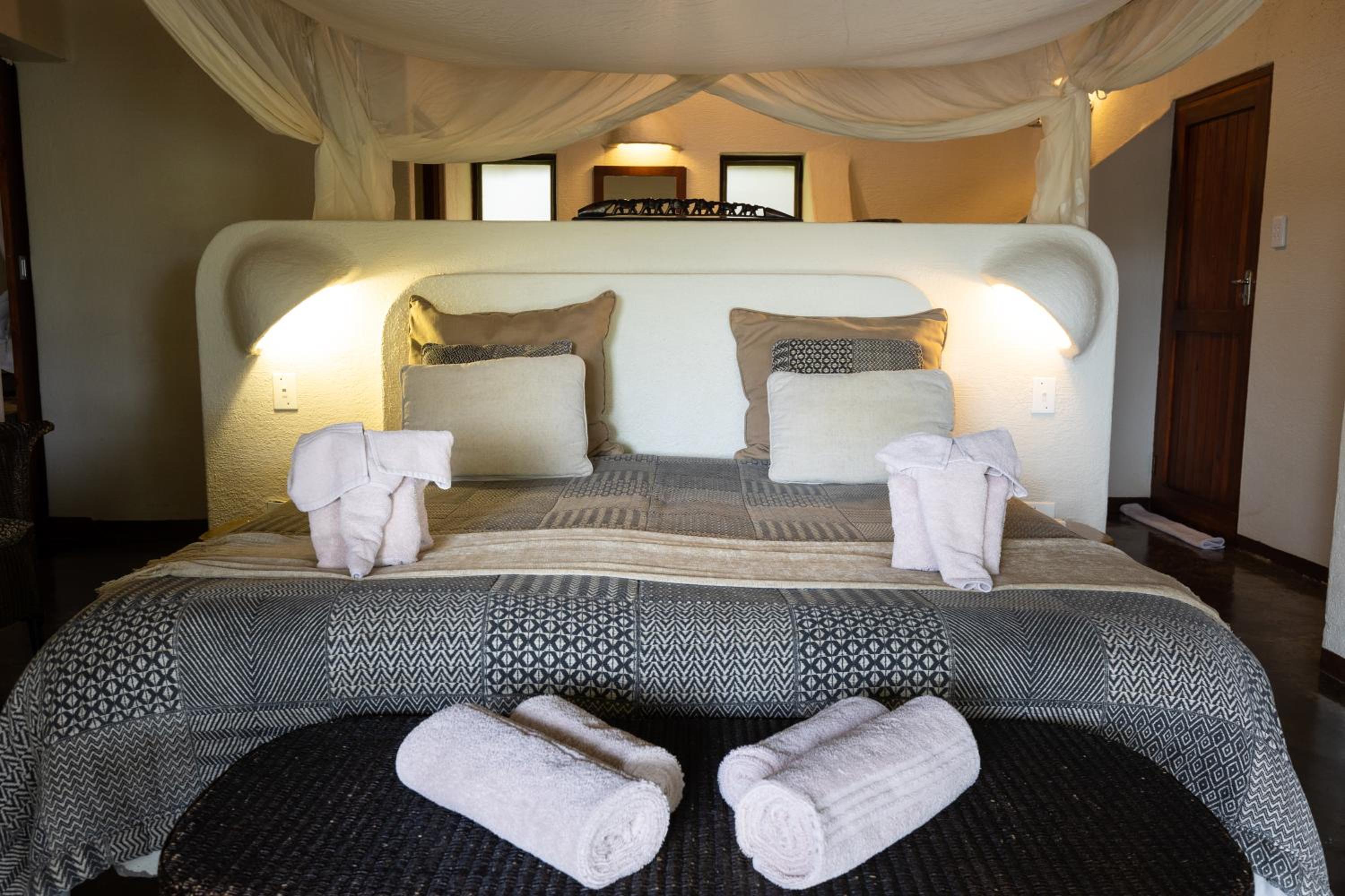 Nyati Safari Lodge