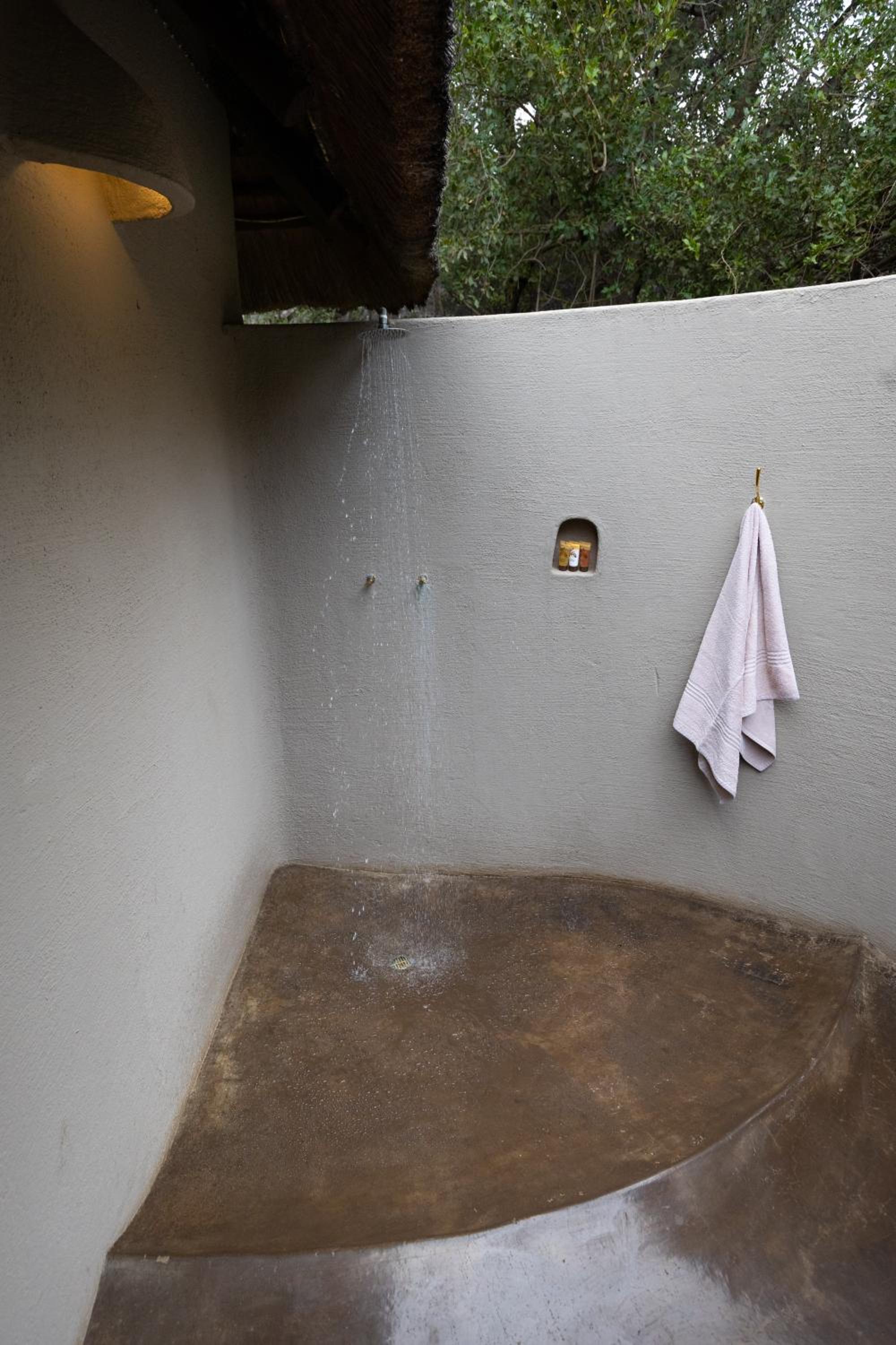 Nyati Safari Lodge