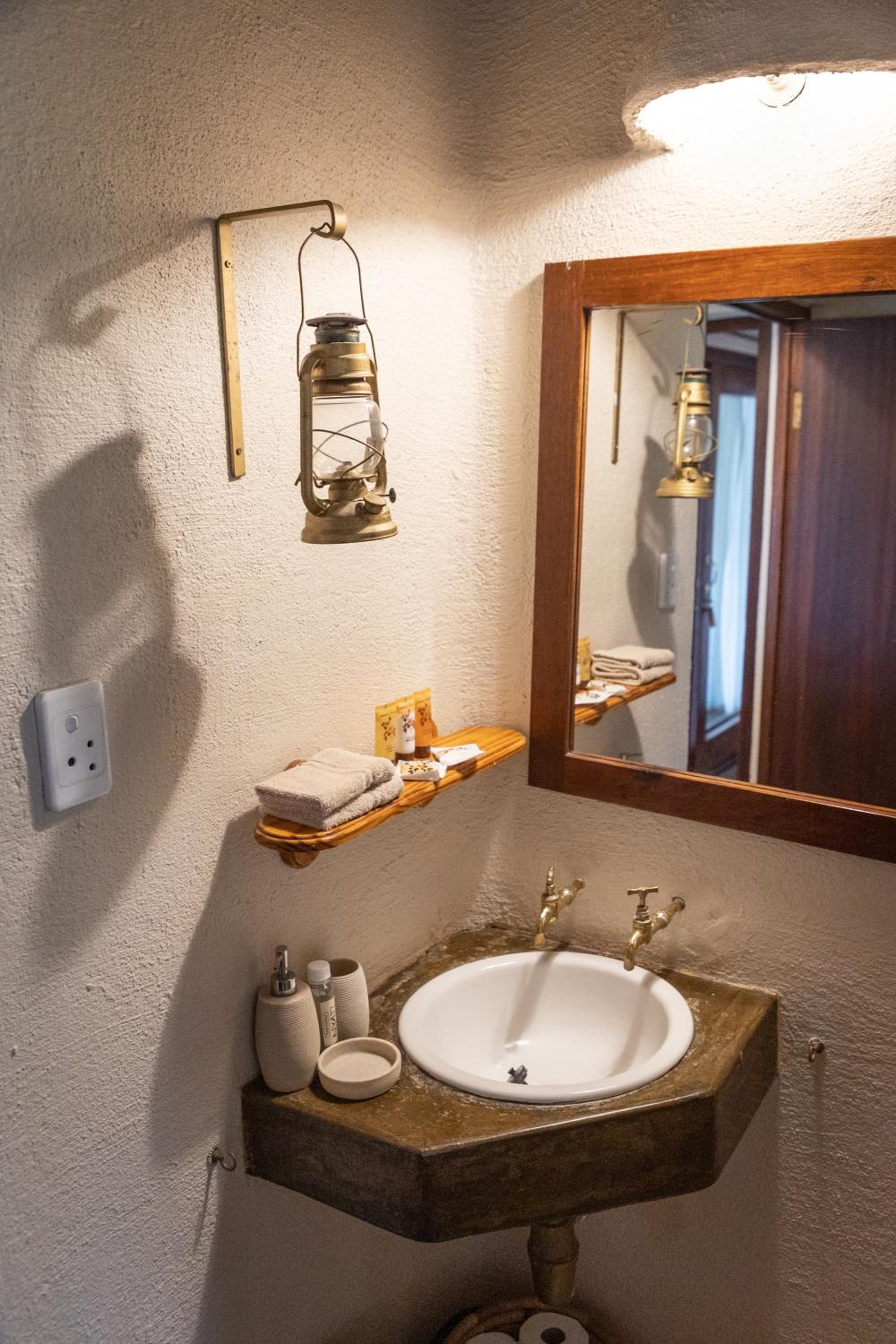 Nyati Safari Lodge