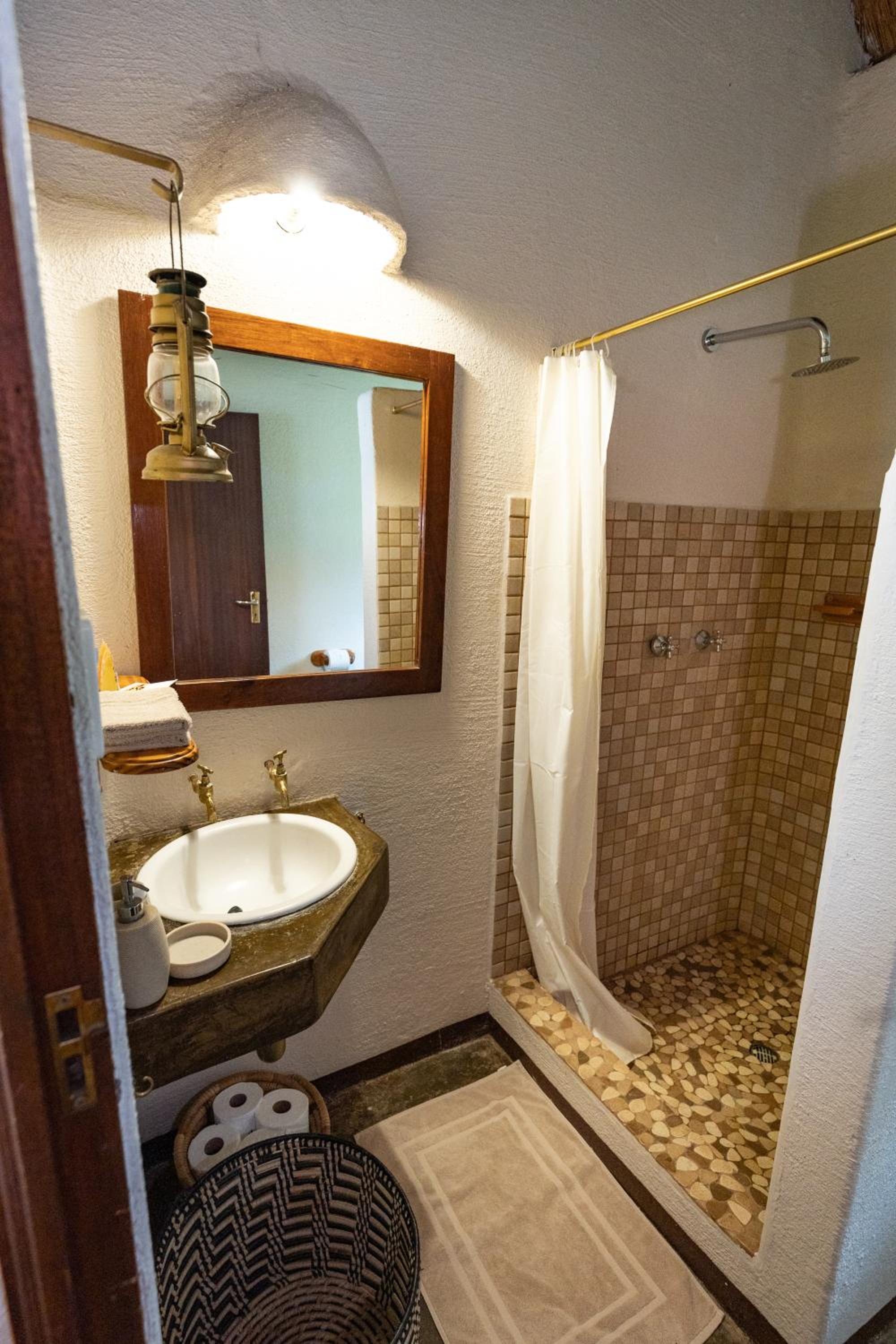 Nyati Safari Lodge