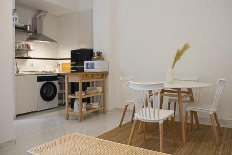 Cozy apartment in a typical Sevillian patio house