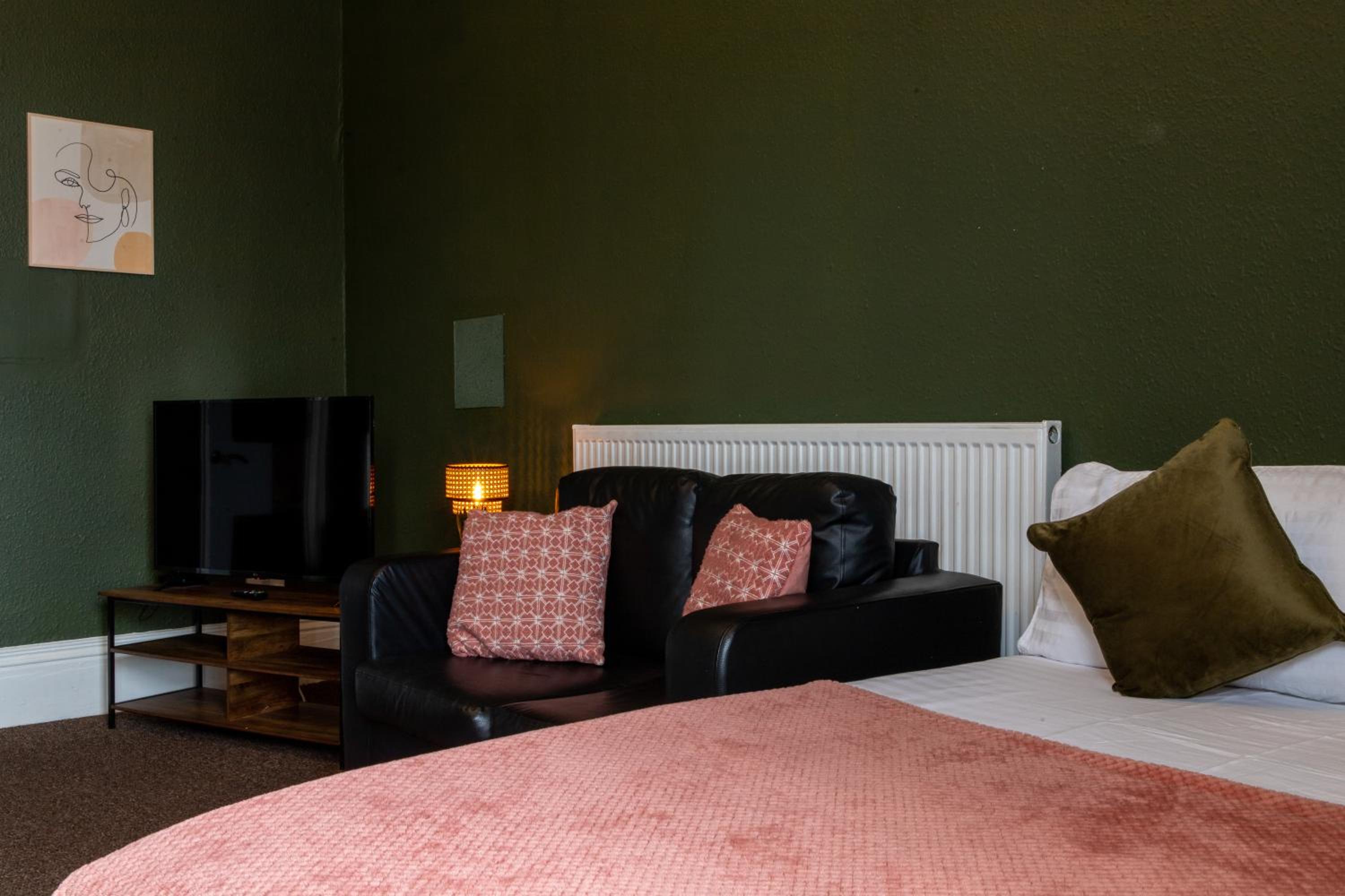 Digbeth City Centre Apartment Sleeps 12 Opposite Coach Station view 4