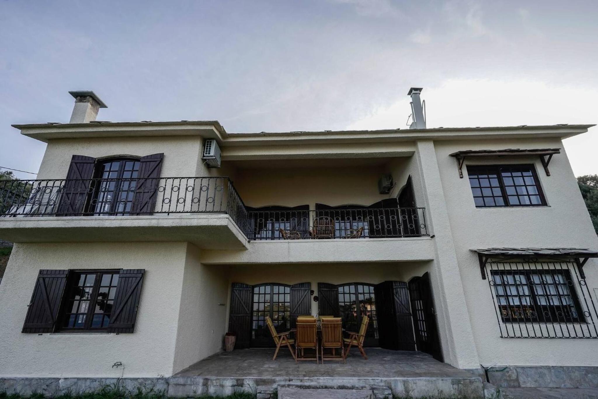 Sonia Rustic Mansion - 5bd 30 Sec Walk To Beach view 5