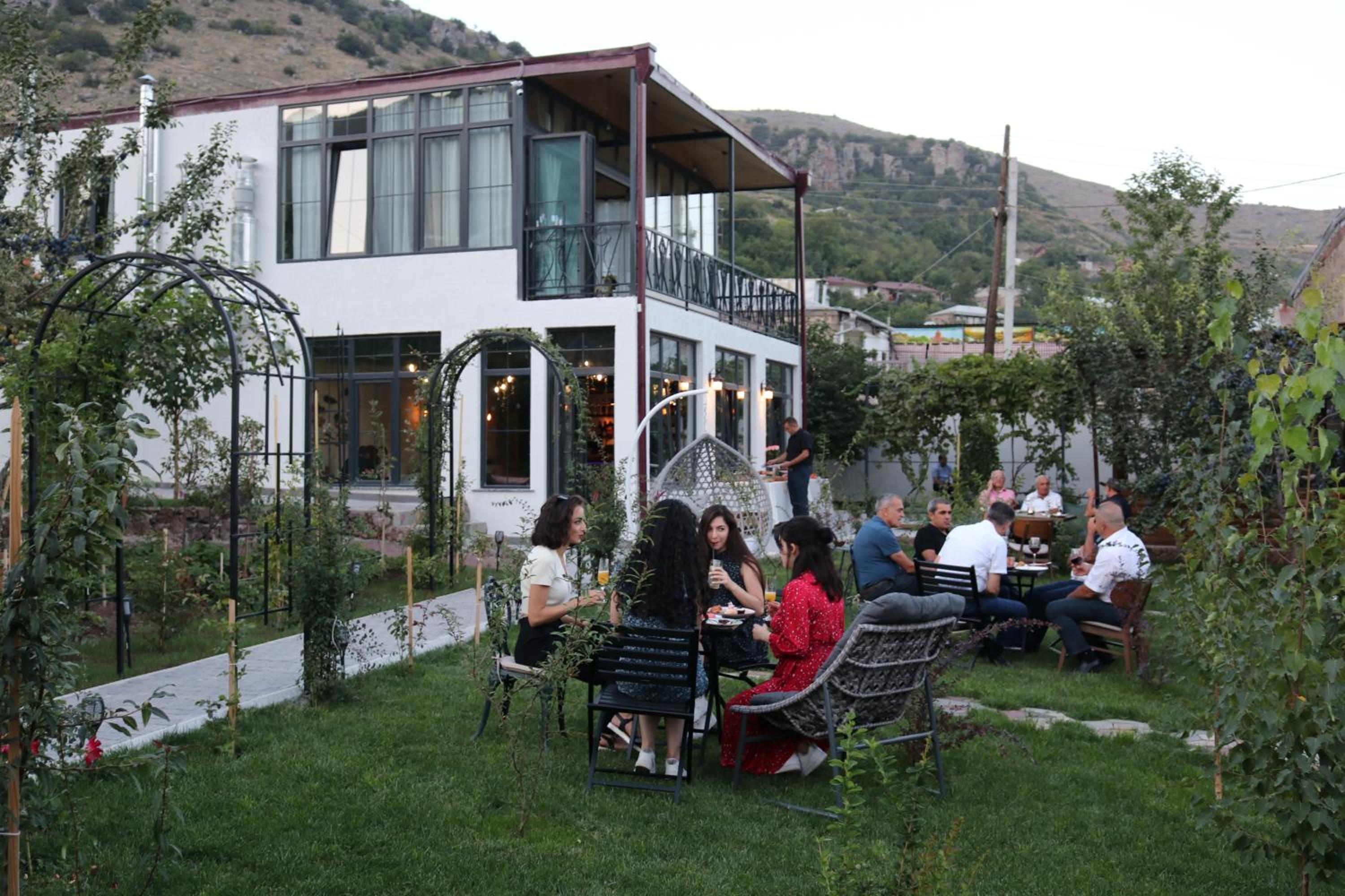 REDROOF Goris Boutique Hotel