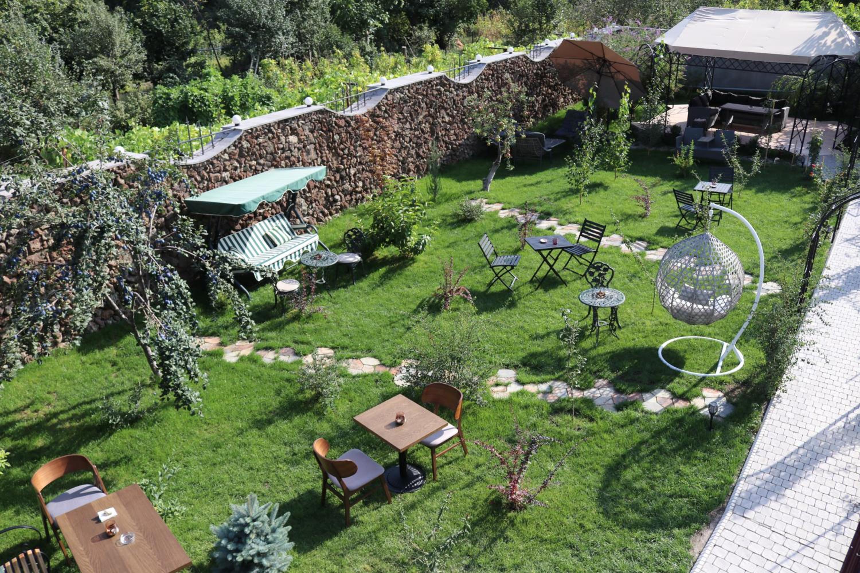 REDROOF Goris Boutique Hotel
