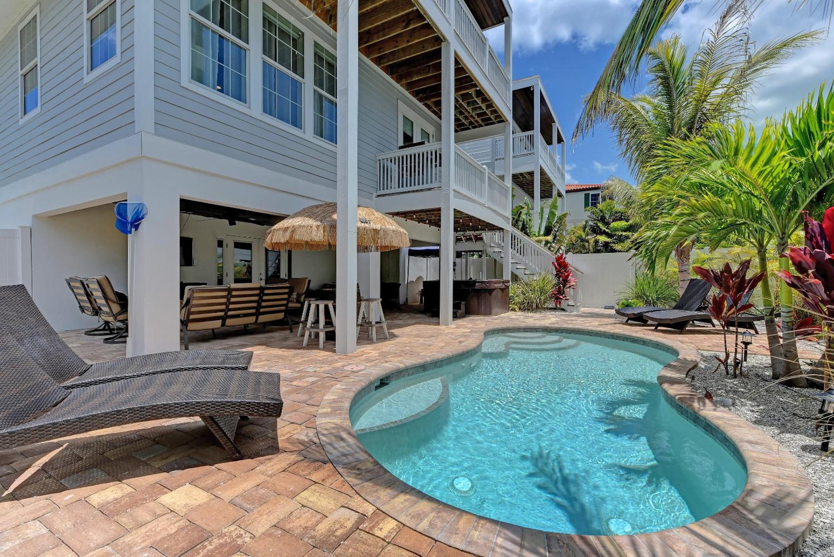 Paradise Found managed by Beach Retreats view 3