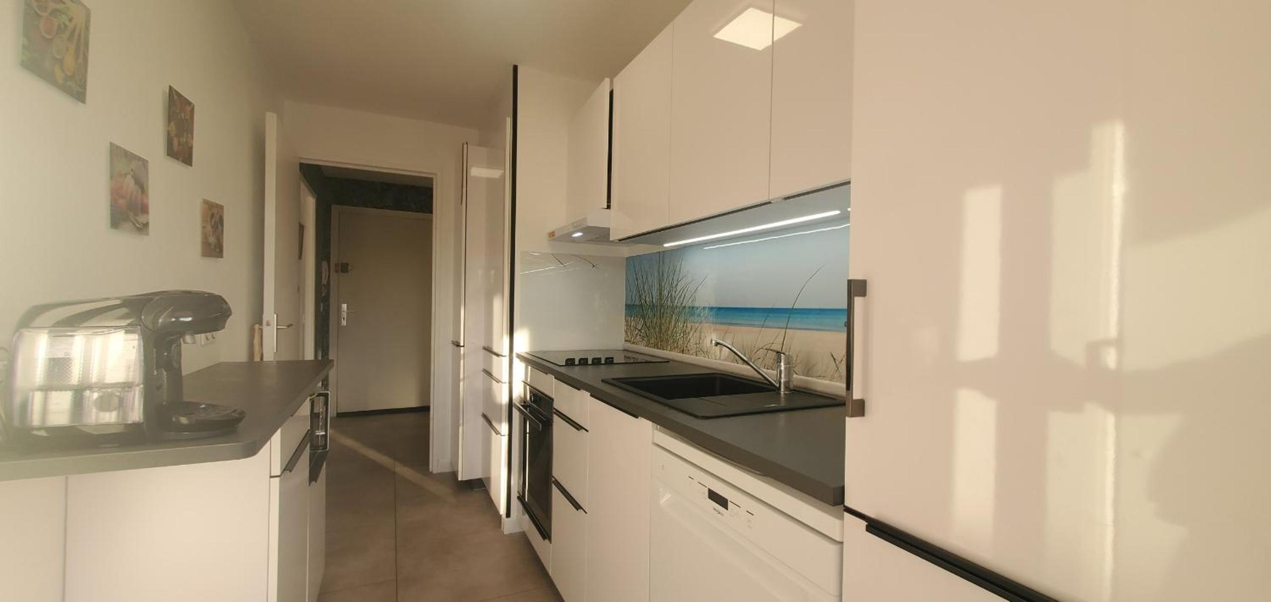MIOUGRANO 2 Pieces Climatise 47m2 Piscine, Parking view 5
