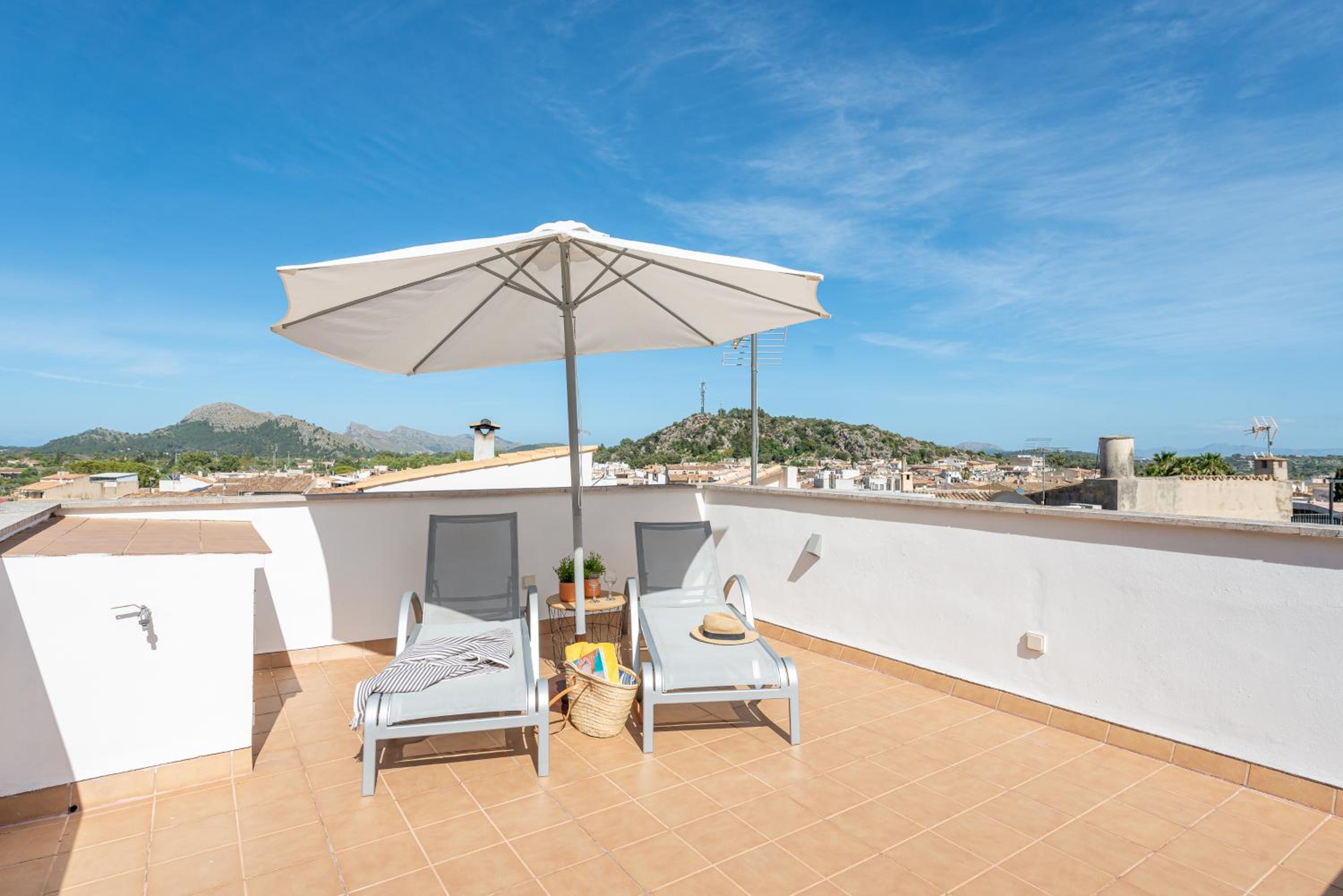 Bona Vista with mountain views by BeBreeze