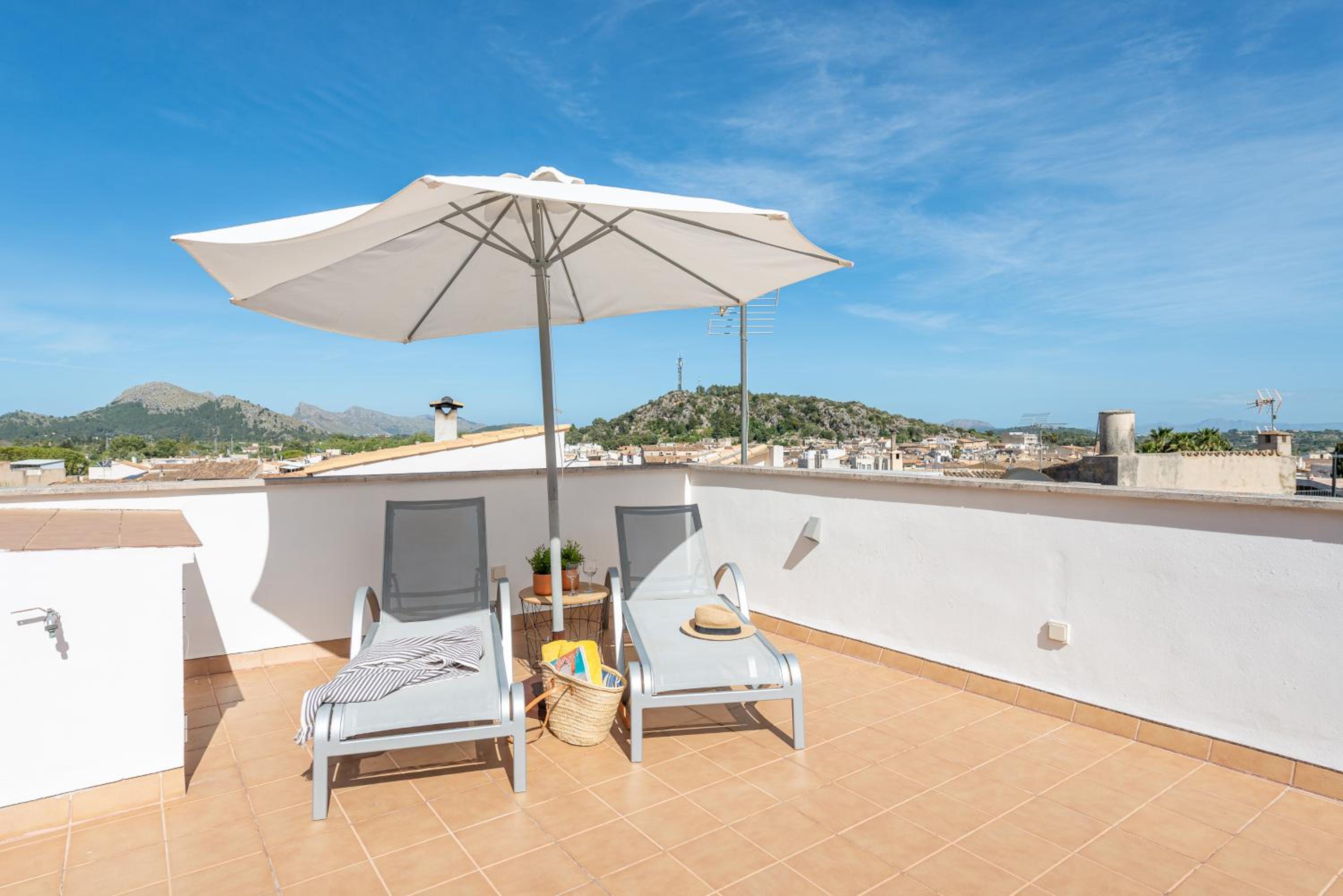 Bona Vista with mountain views by BeBreeze