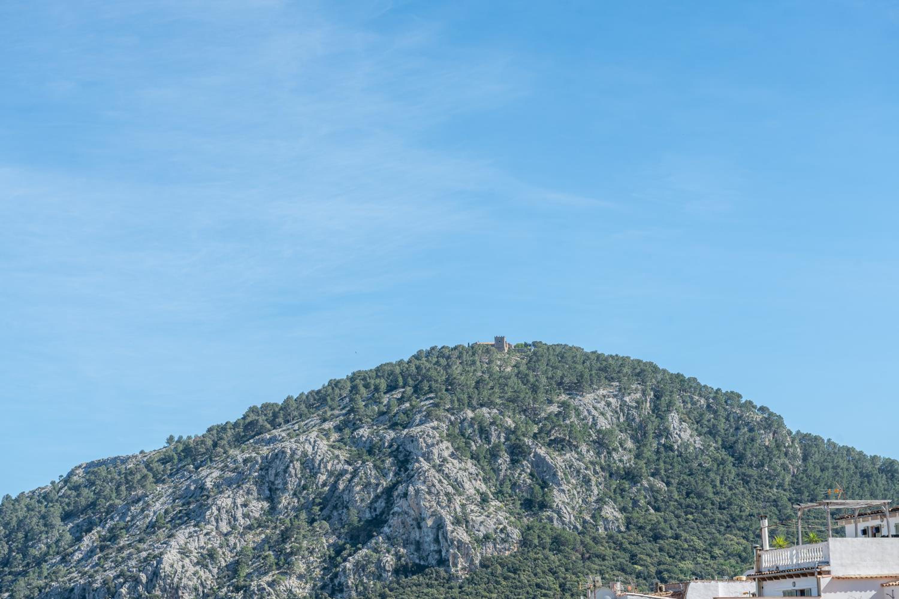 Bona Vista with mountain views by BeBreeze